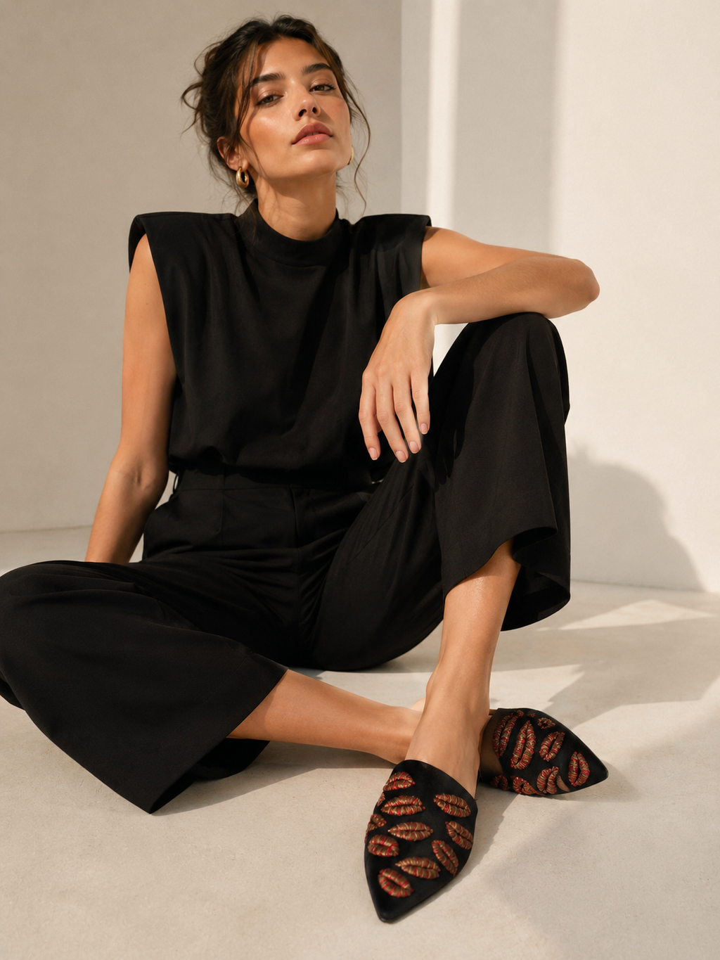 Sanayi 313 kiss lips embroidery mules