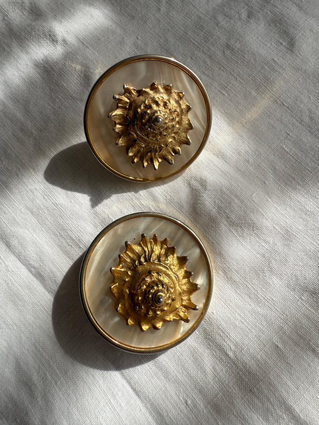 Laura Biagiotti vintage earrings shell