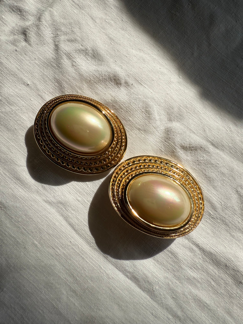 Christian Dior maxi clip pearl earrings