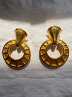 Givenchy maxi gold clip earrings 90s