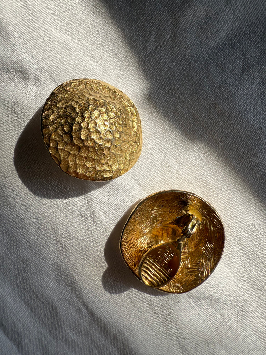 Givenchy gold clip earrings 90s