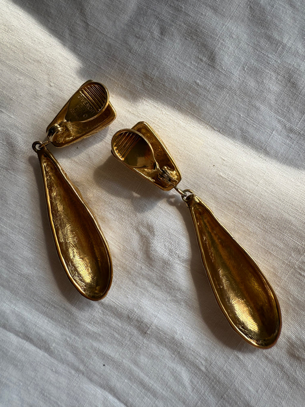 Givenchy 90s gold clip earrings