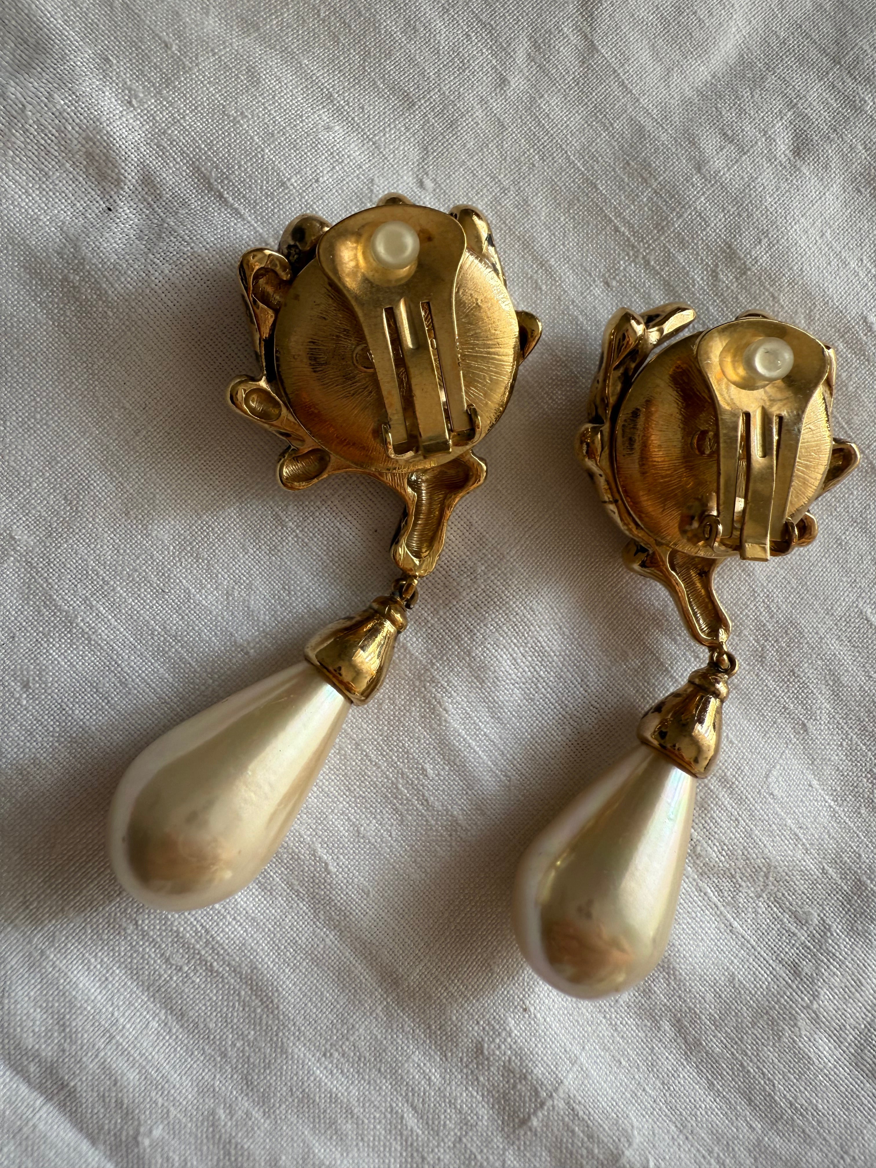 Valentino 90s vintage gold clip earrings