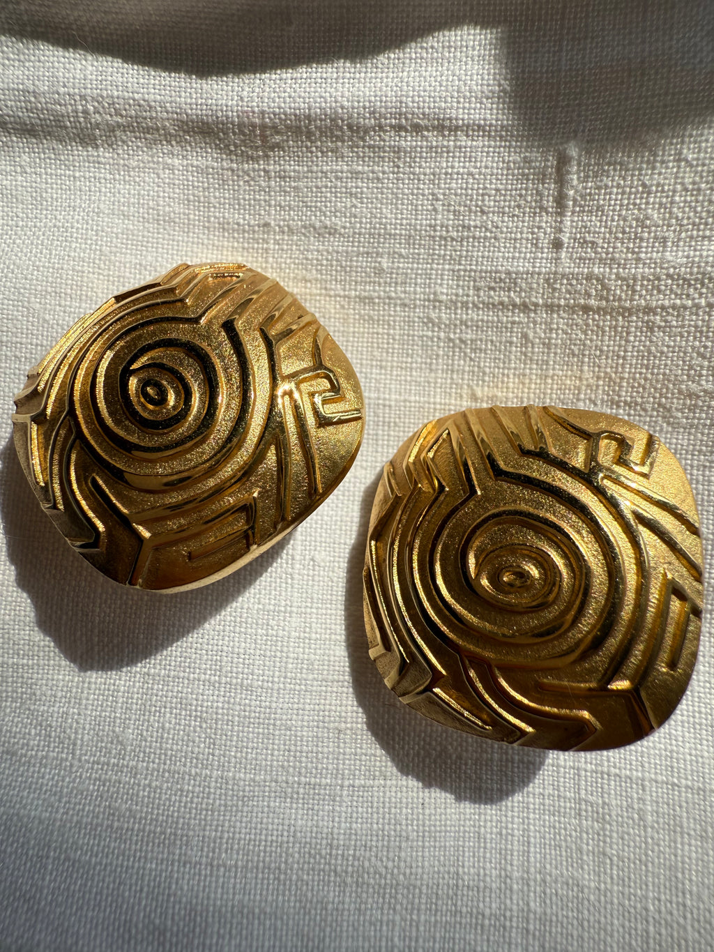 Lanvin gold clip earrings 90s