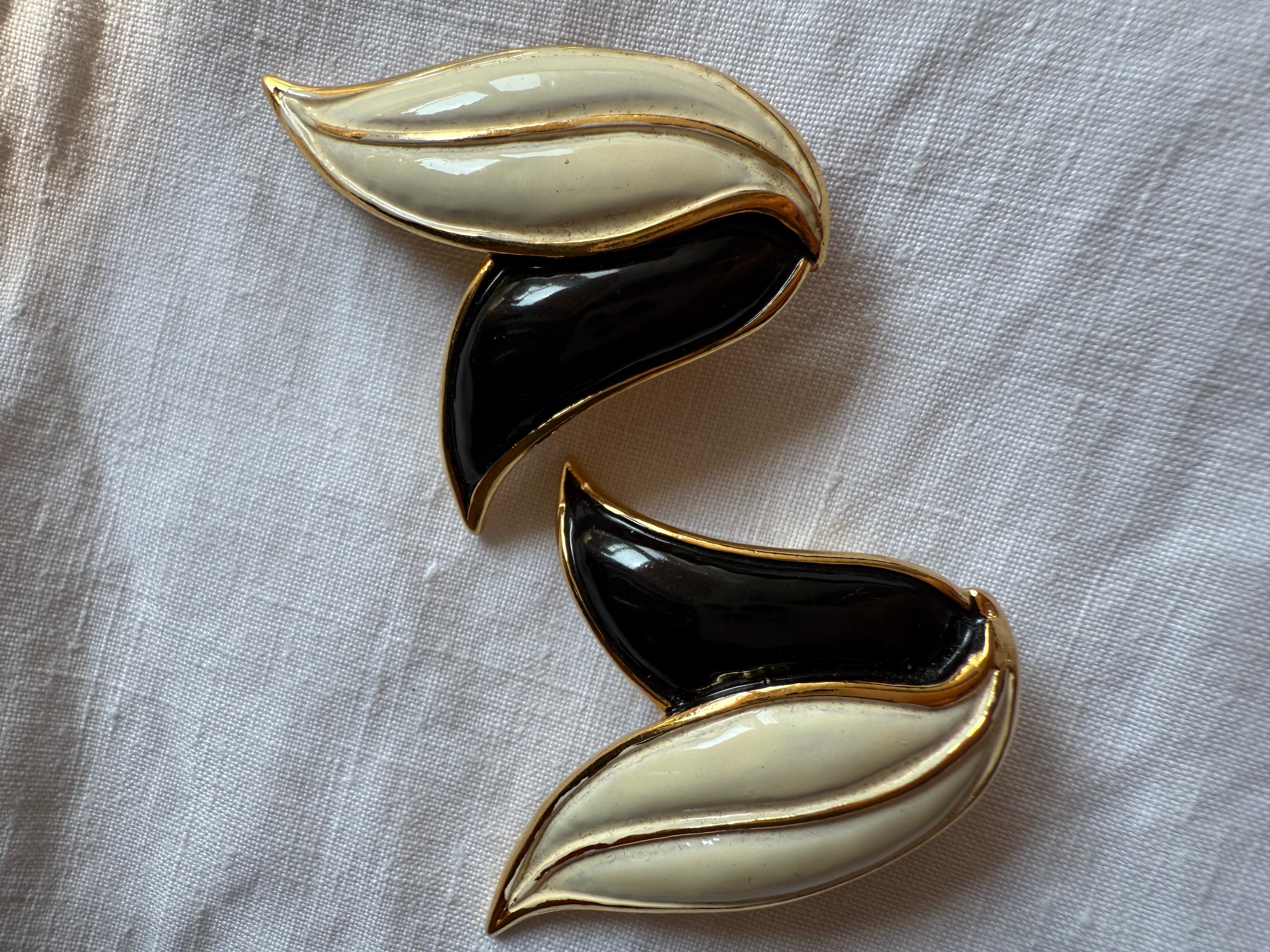 Valentino gold clip earrings 90s