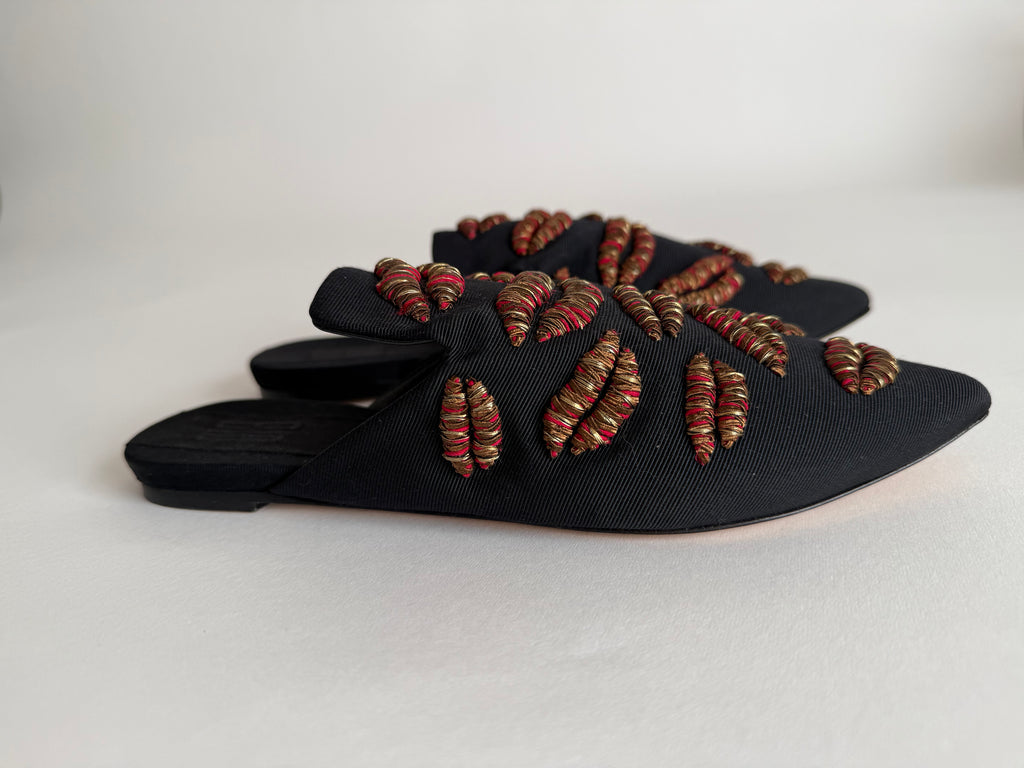 Sanayi 313 kiss lips embroidery mules