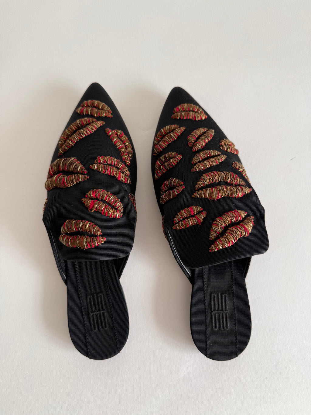 Sanayi 313 kiss lips embroidery mules