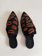 Sanayi 313 kiss lips embroidery mules