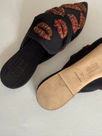 Sanayi 313 kiss lips embroidery mules
