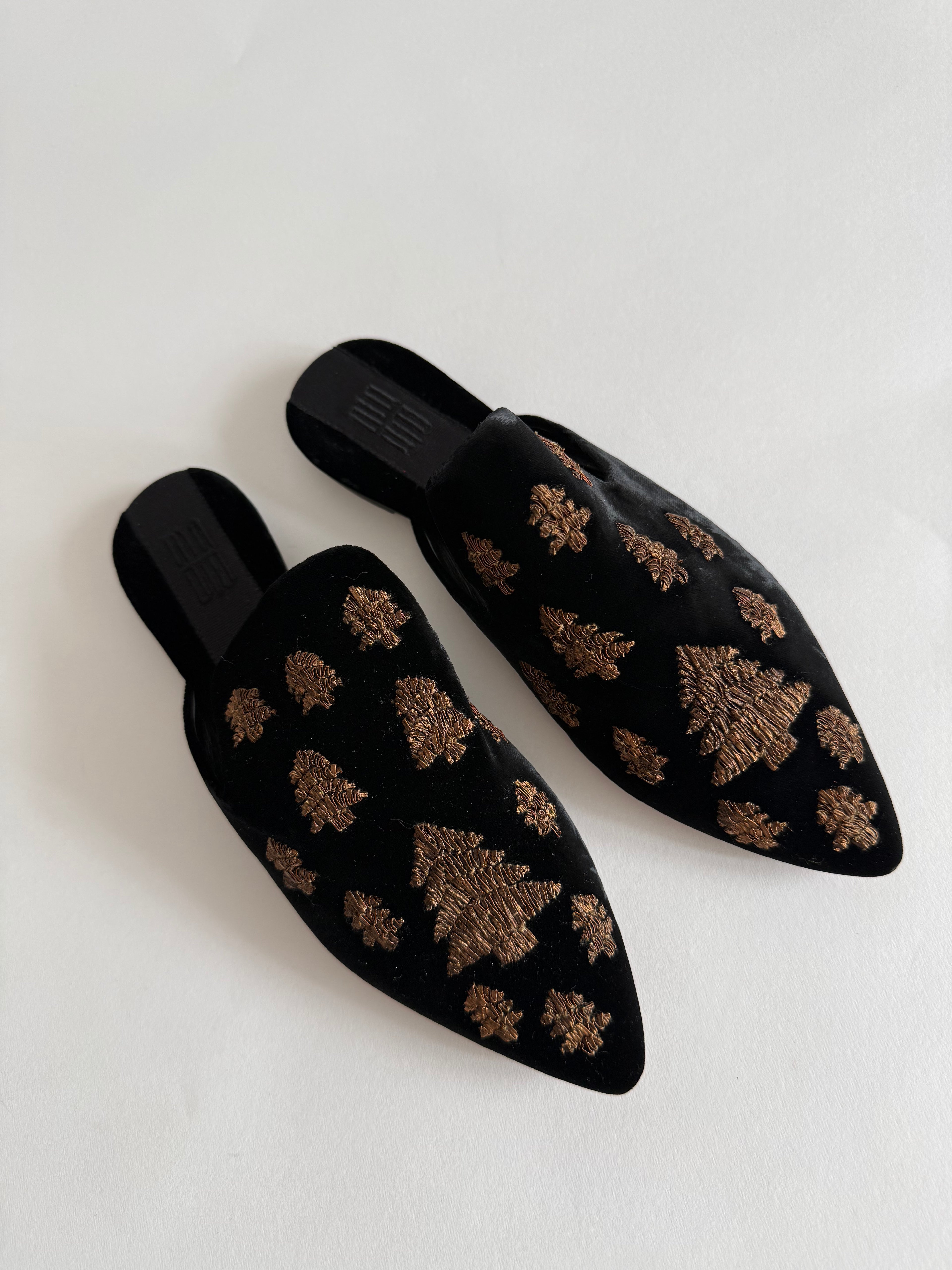 Sanayi 313 velvet fir tree embroidery
