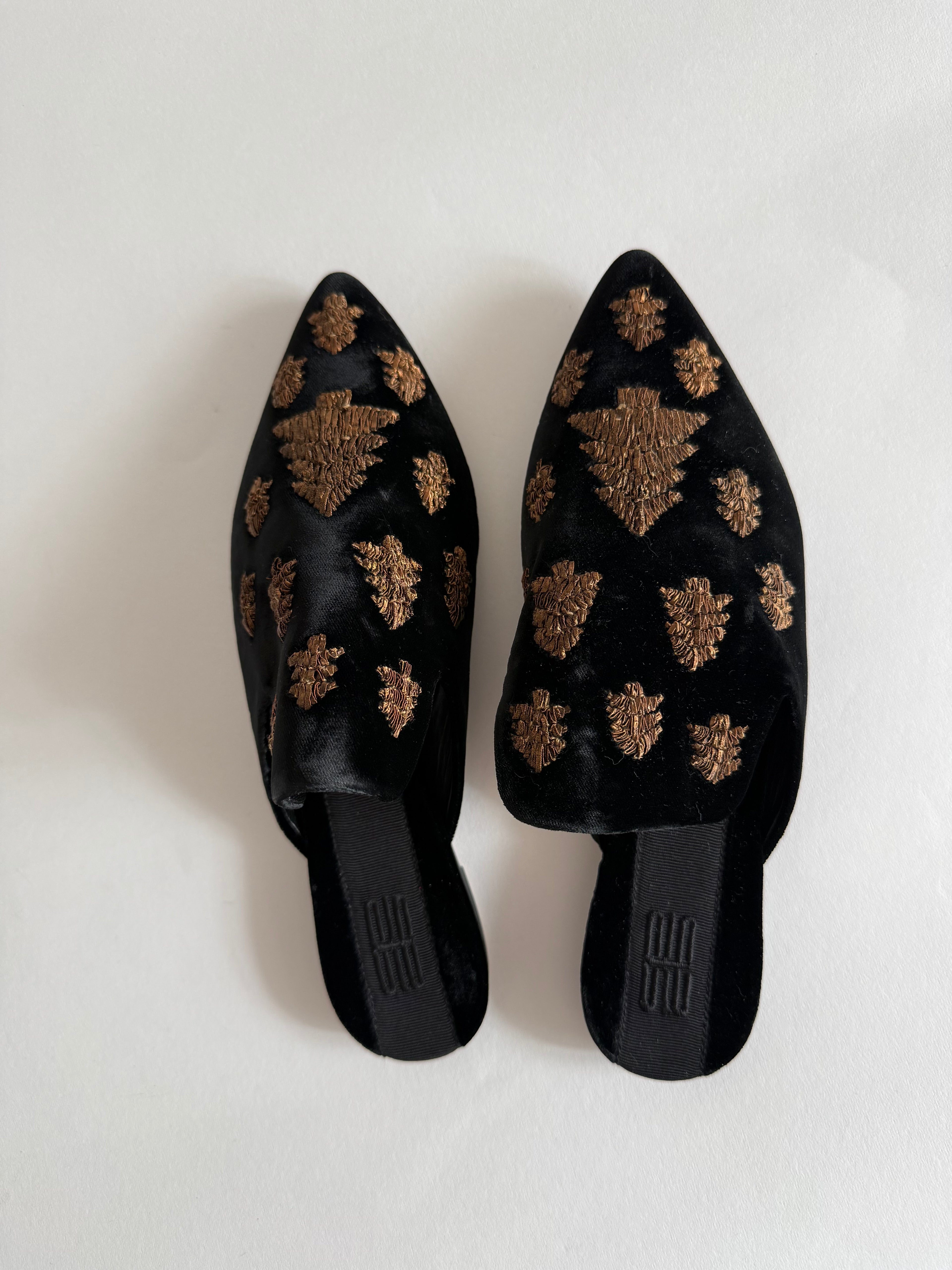 Sanayi 313 velvet fir tree embroidery