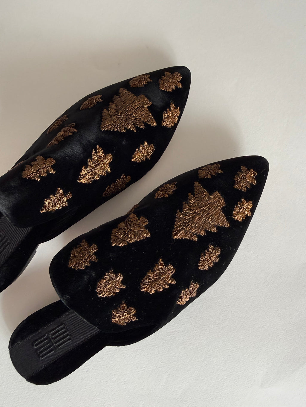 Sanayi 313 velvet fir tree embroidery