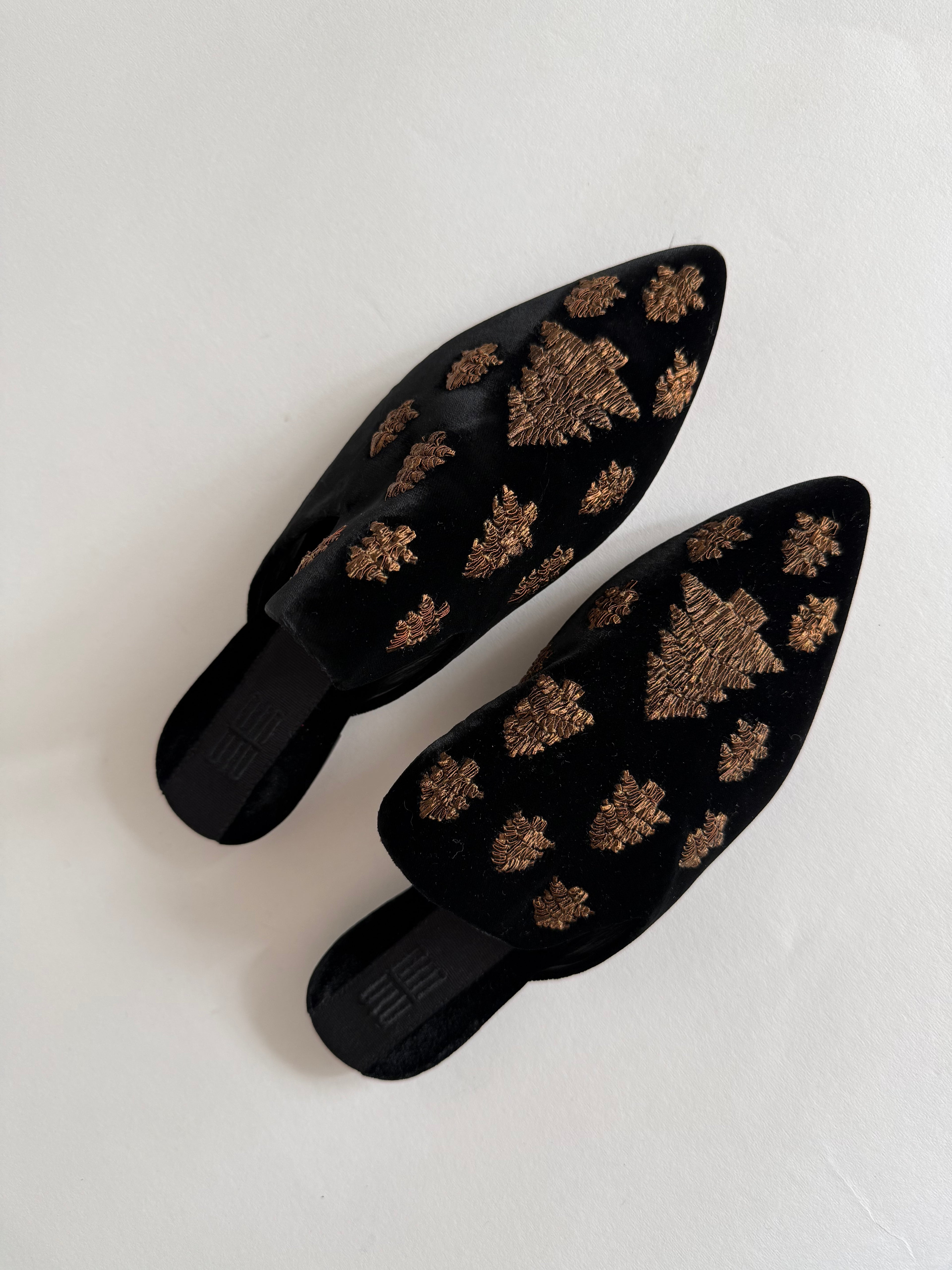 Sanayi 313 velvet fir tree embroidery