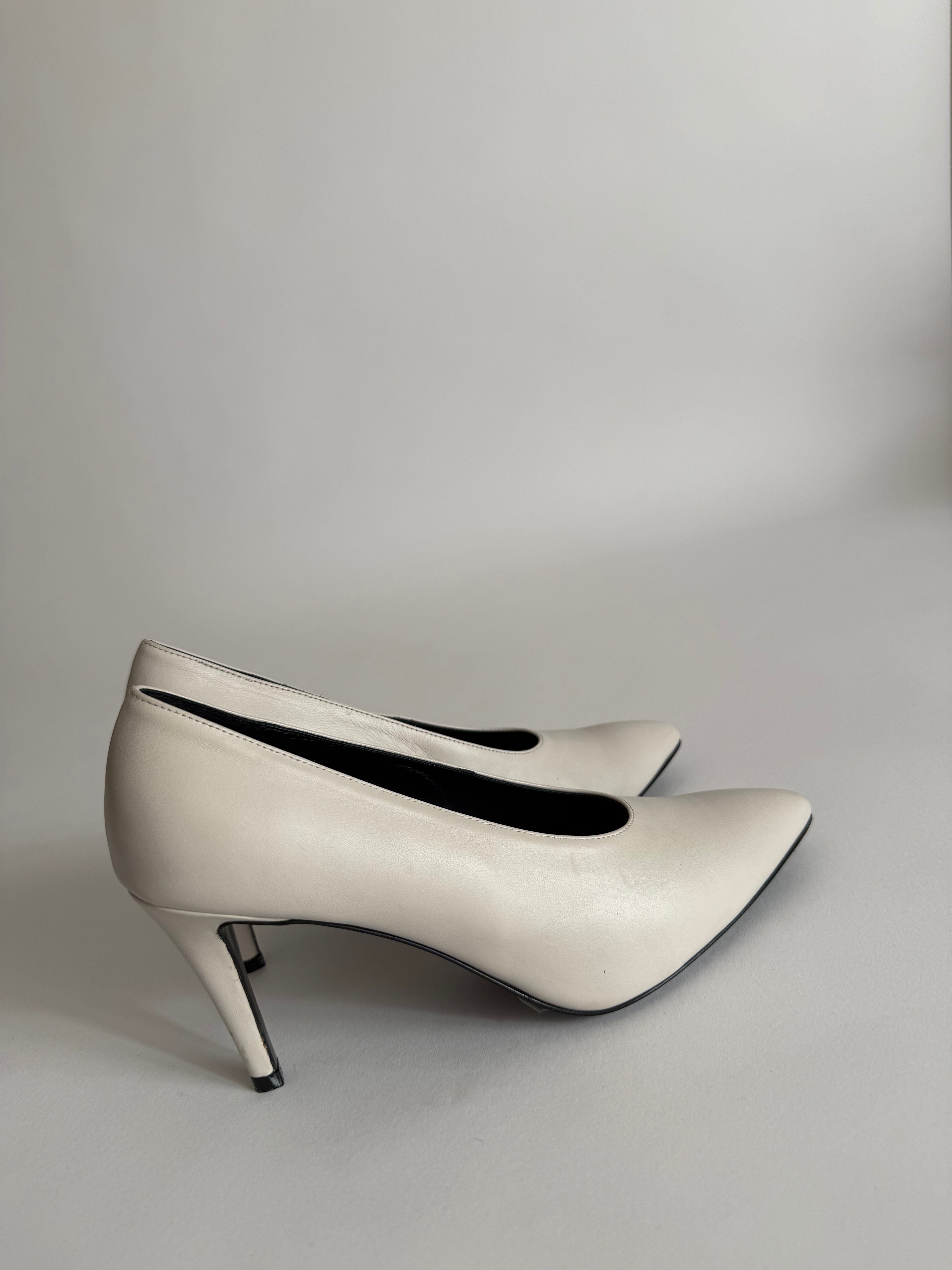 Ice leather pumps