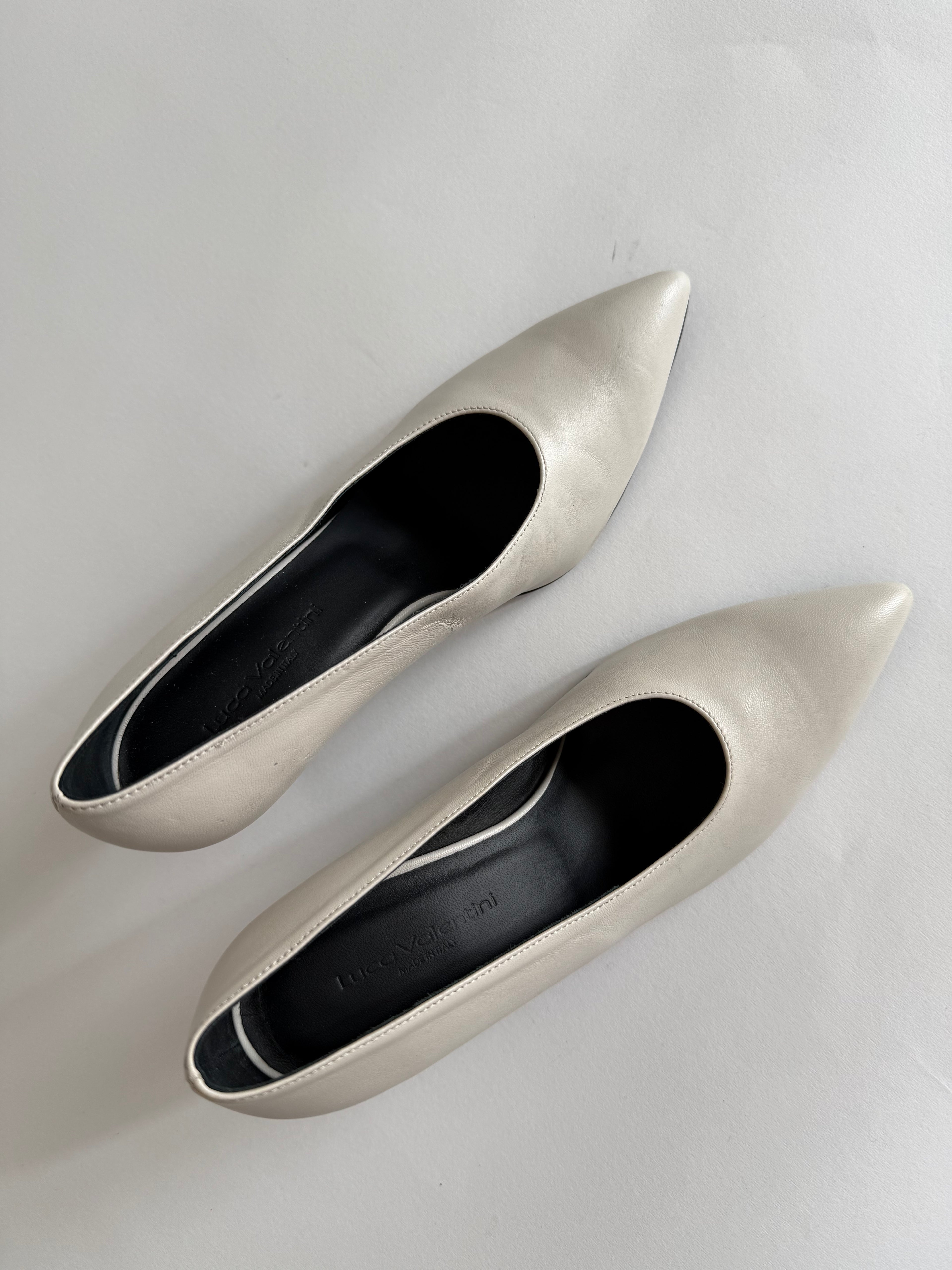 Ice leather pumps
