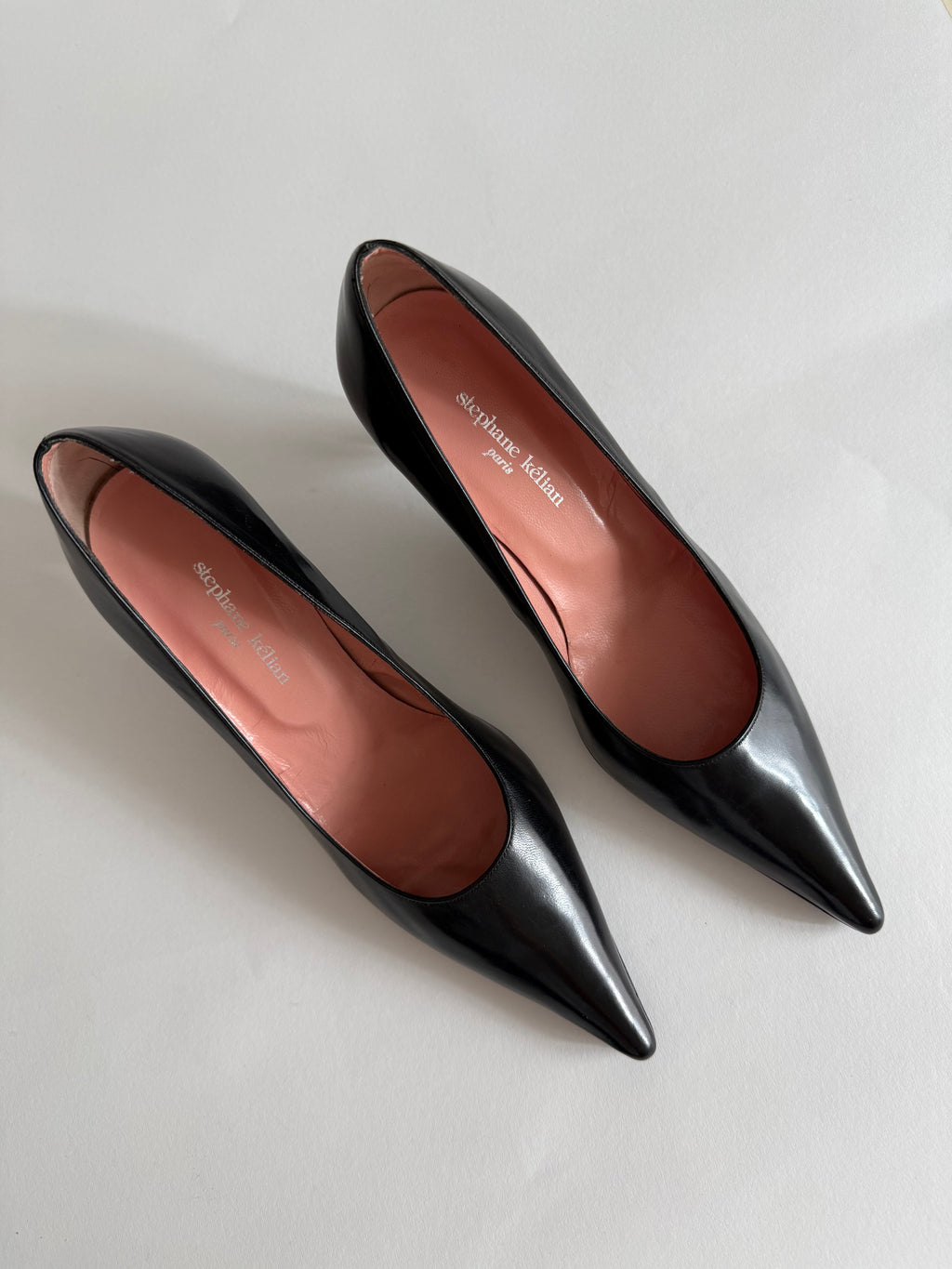 Pointed toe black pumps with heel
