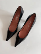 Pointed toe black pumps with heel