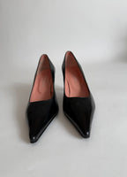 Pointed toe black pumps with heel