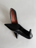 Pointed toe black pumps with heel