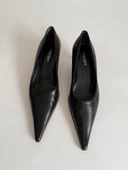 Pointed toe pumps with heel