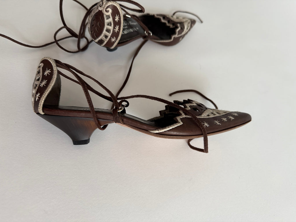 Vintage heeled and lace shoes