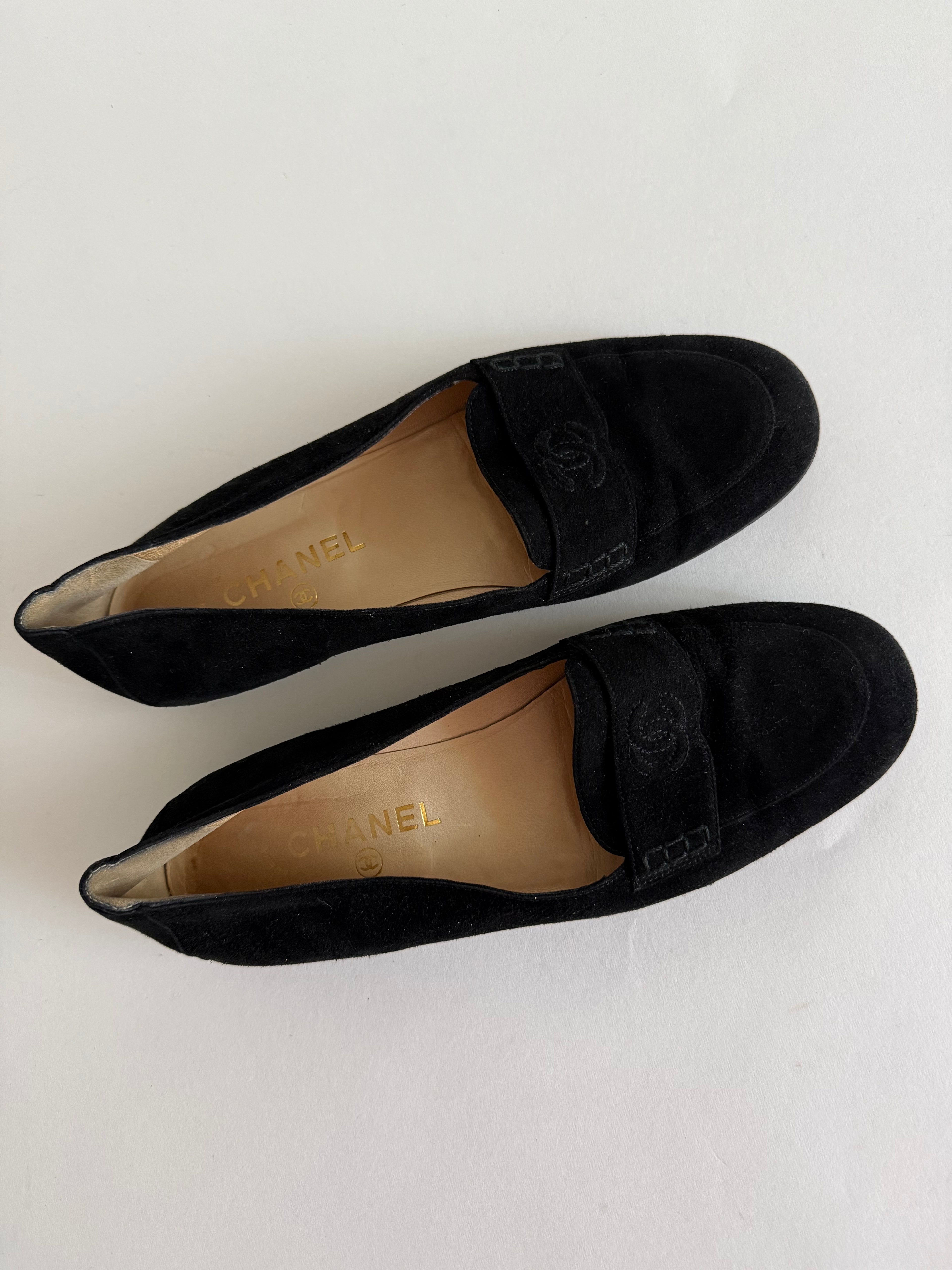 Chanel suede loafers vintage CC
