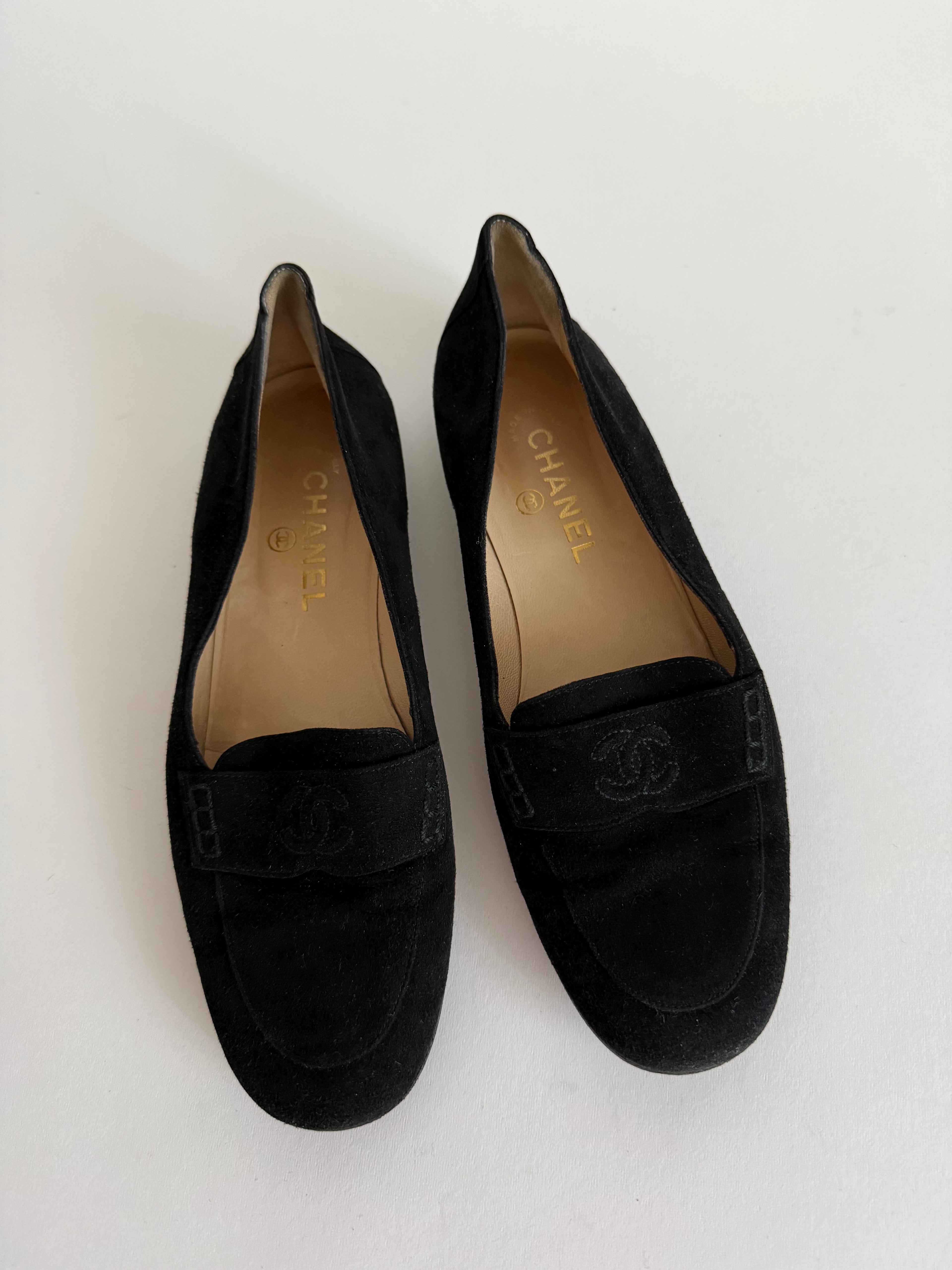 Chanel suede loafers vintage CC