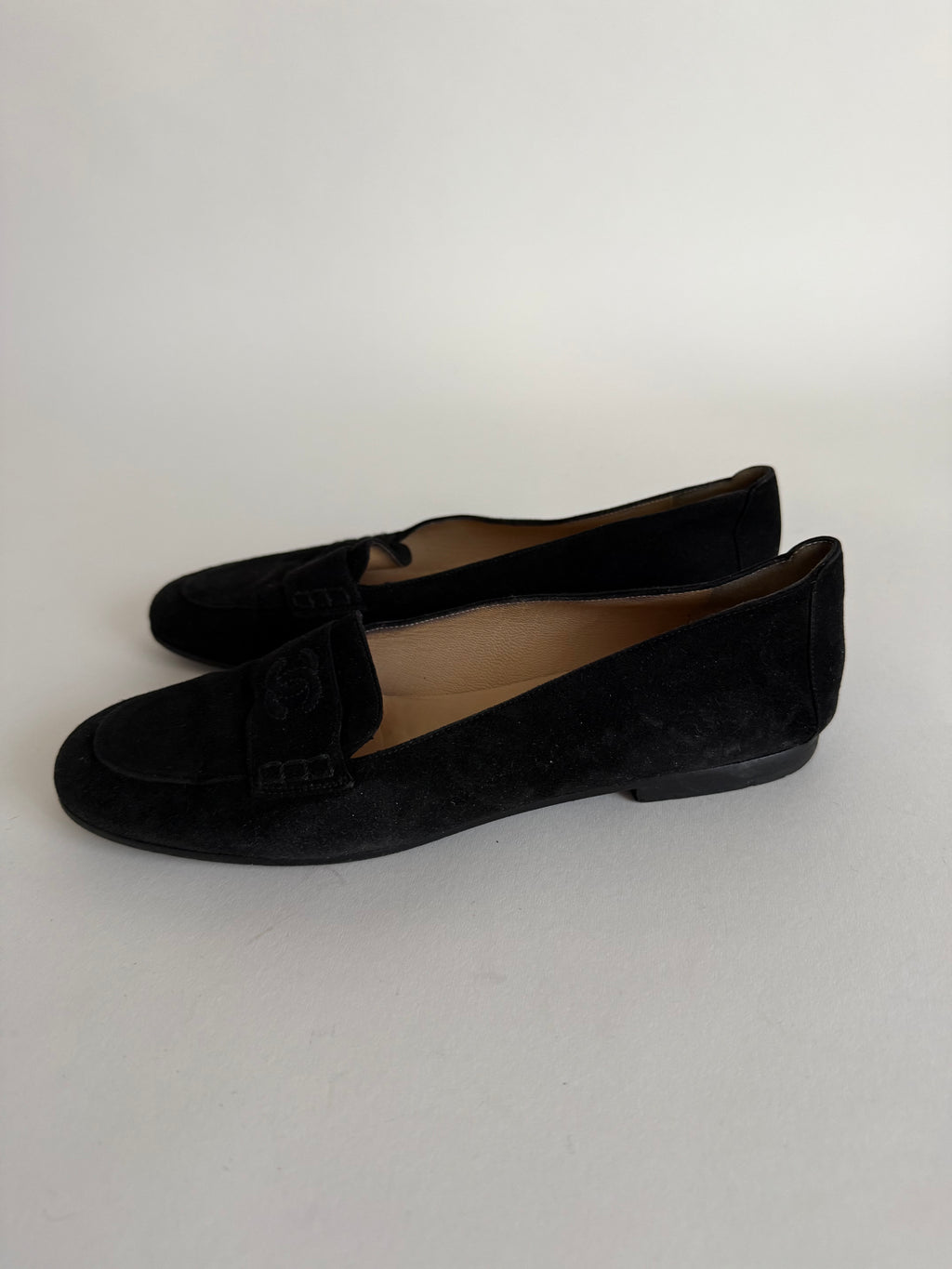 Chanel suede loafers vintage CC