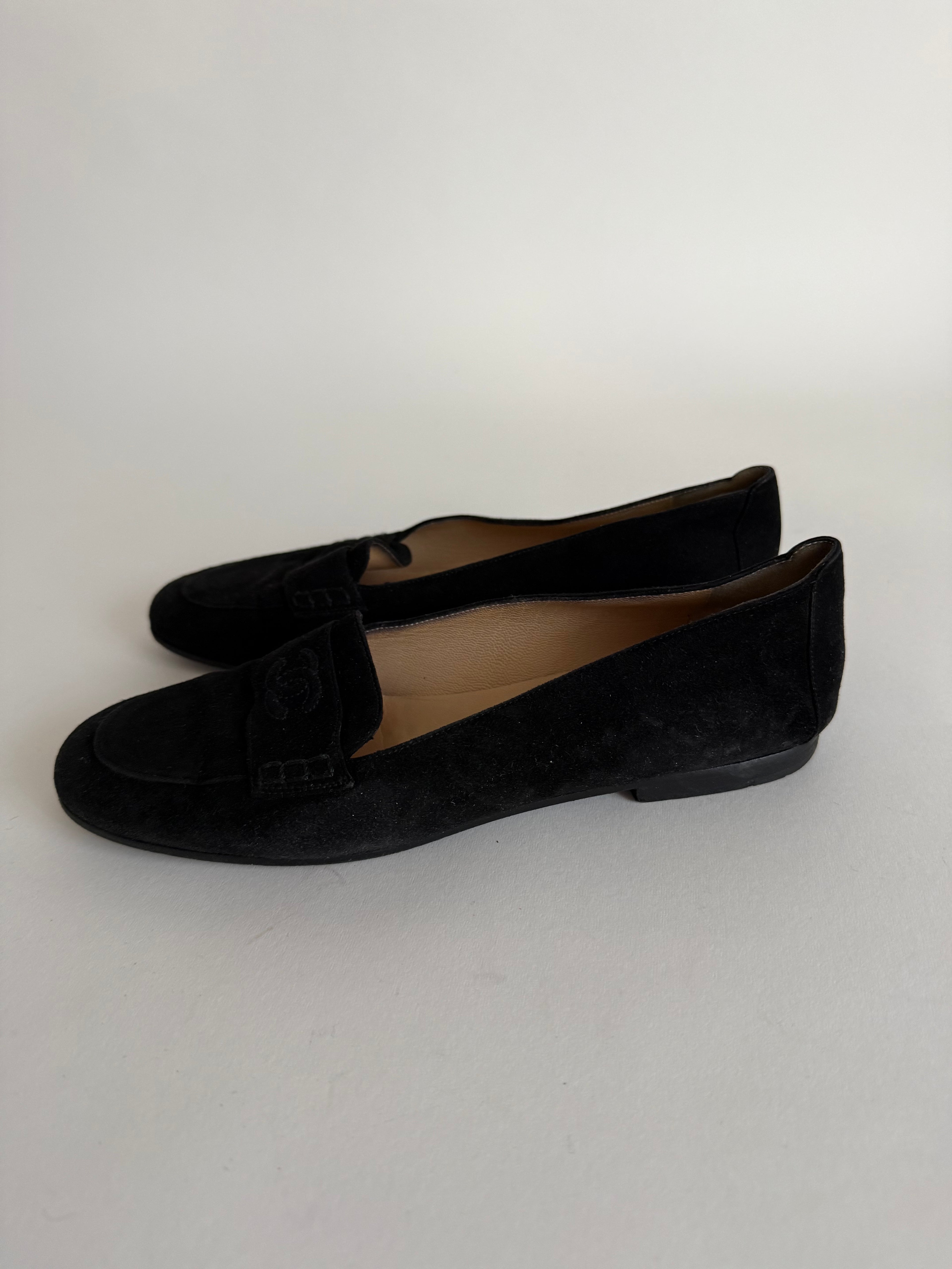 Chanel suede loafers vintage CC