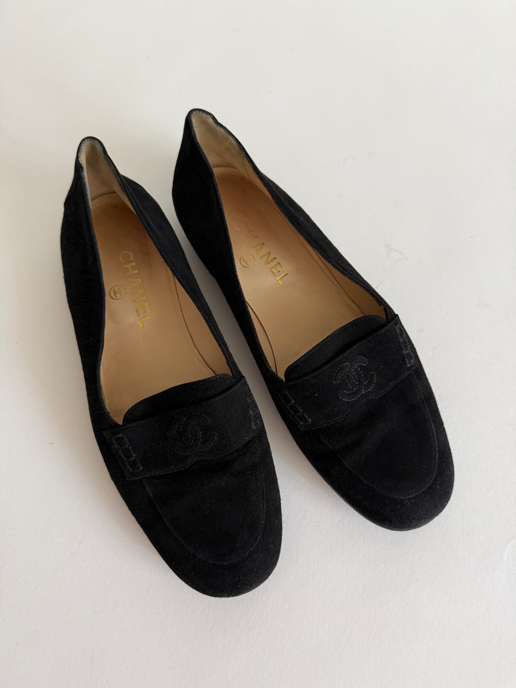 Chanel suede loafers vintage CC