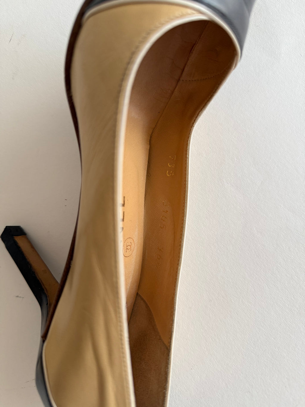Chanel heels bicolor
