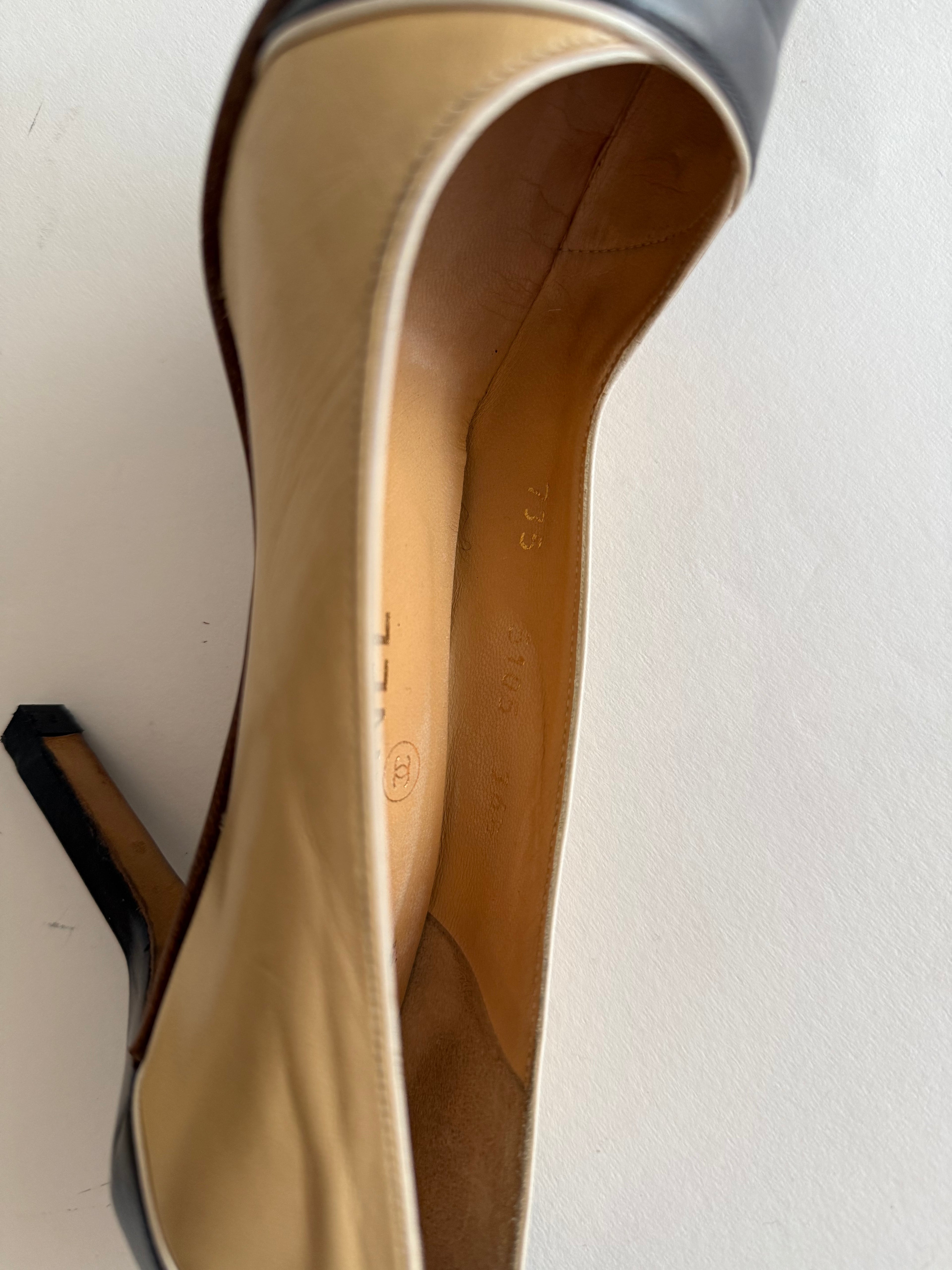 Chanel heels bicolor