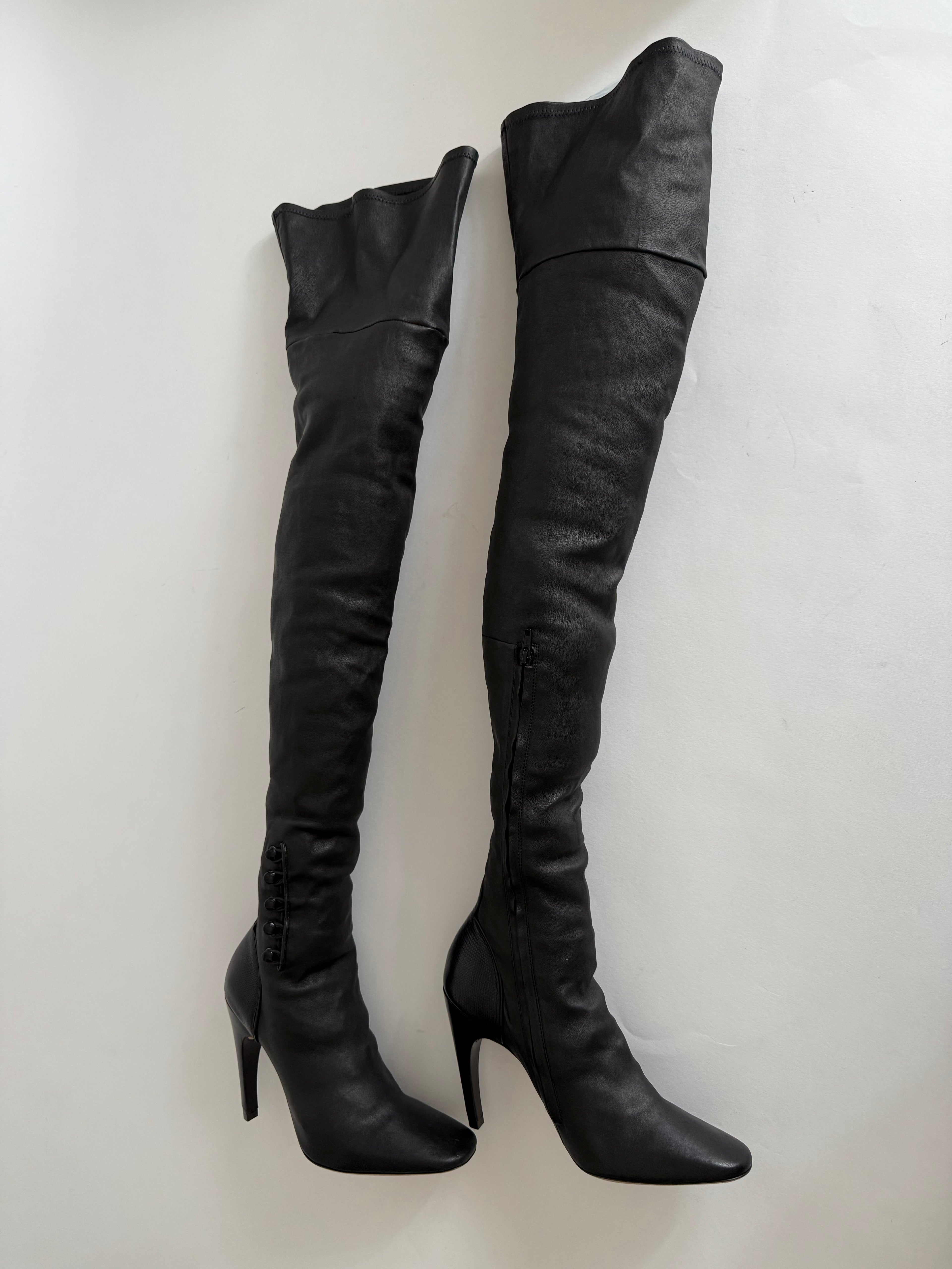 Nina Ricci F/W 2017 over knee boots