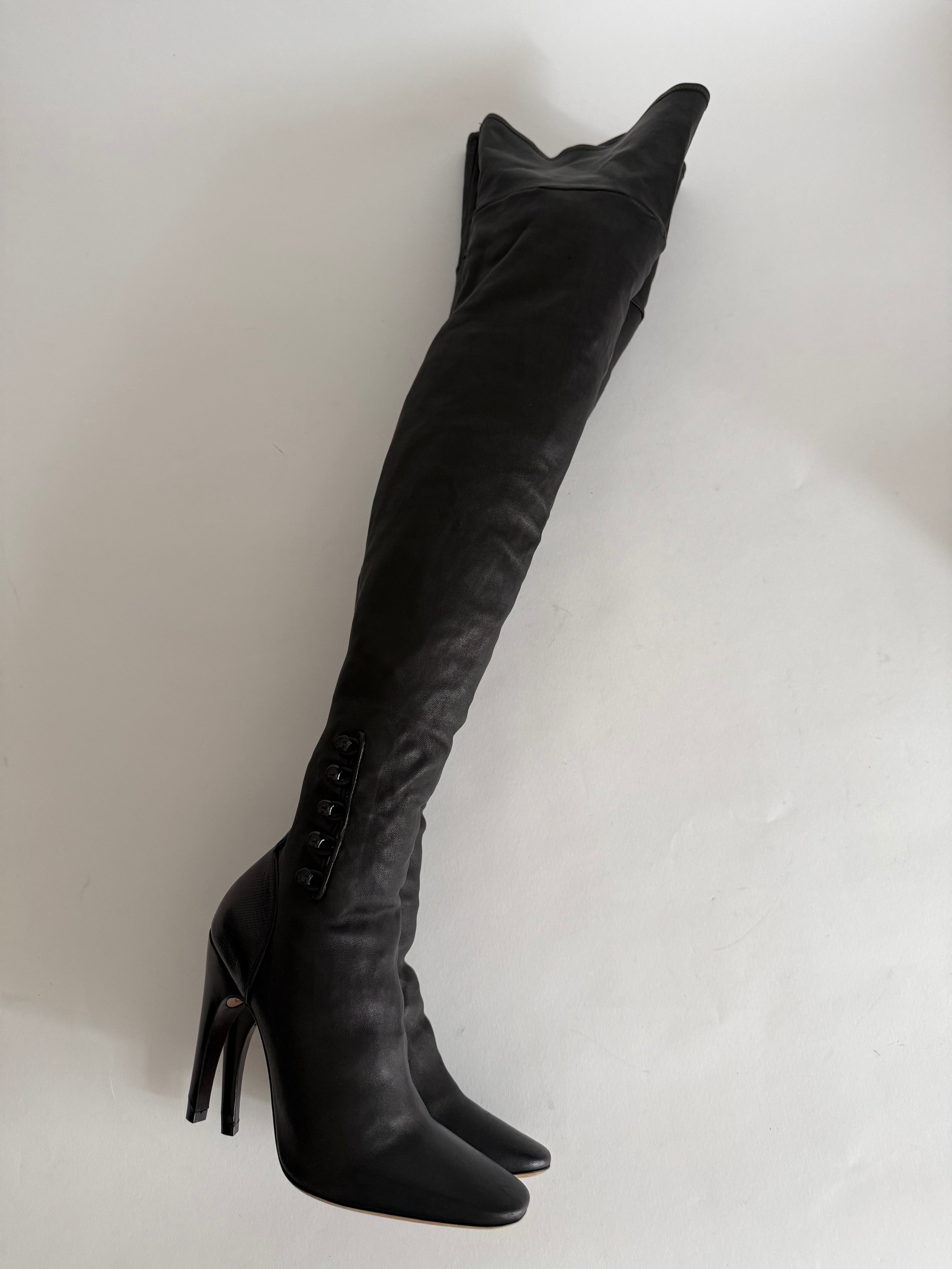 Nina Ricci F/W 2017 over knee boots