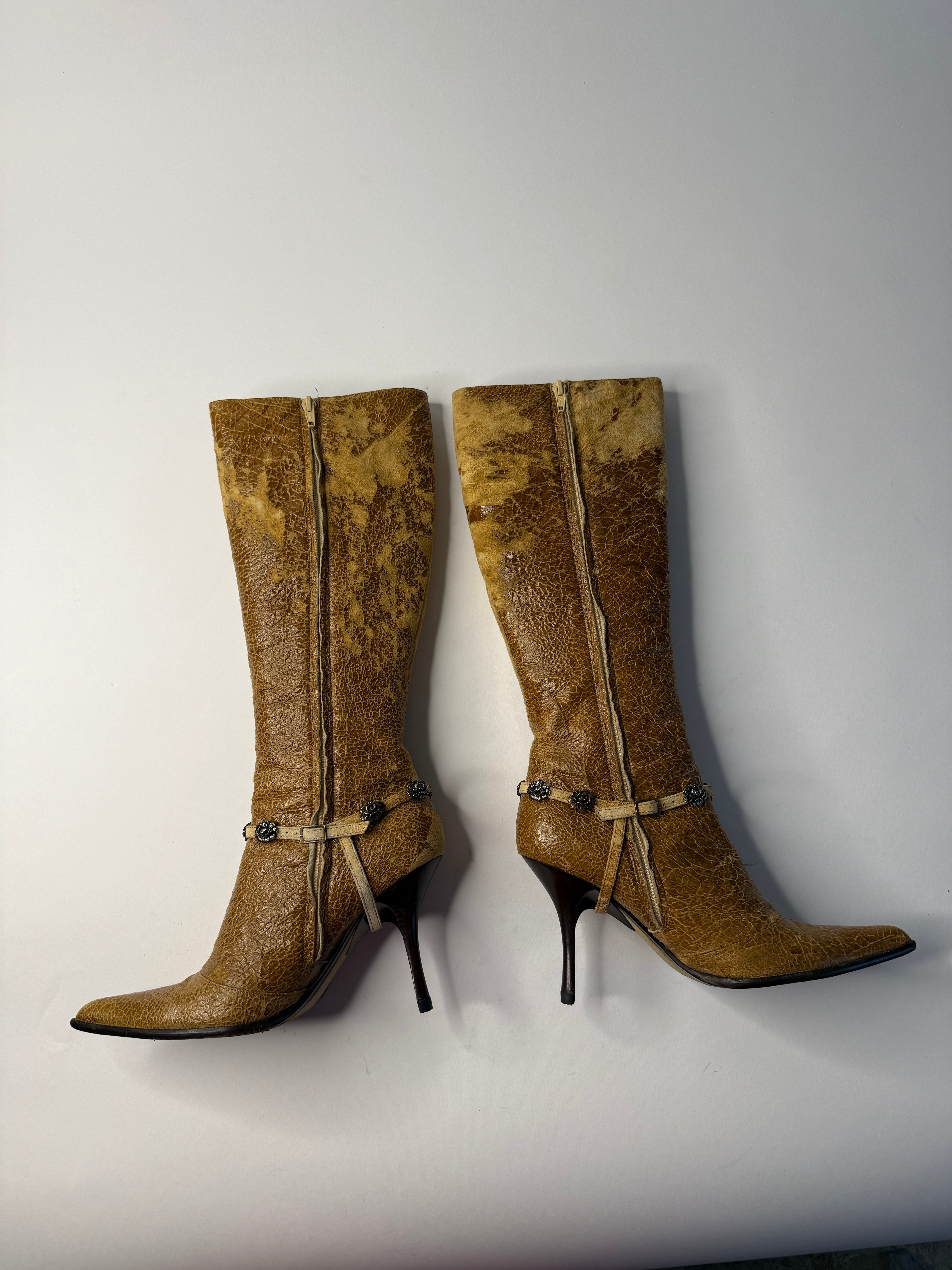 Roberto Cavalli 2000s distressed tan boots