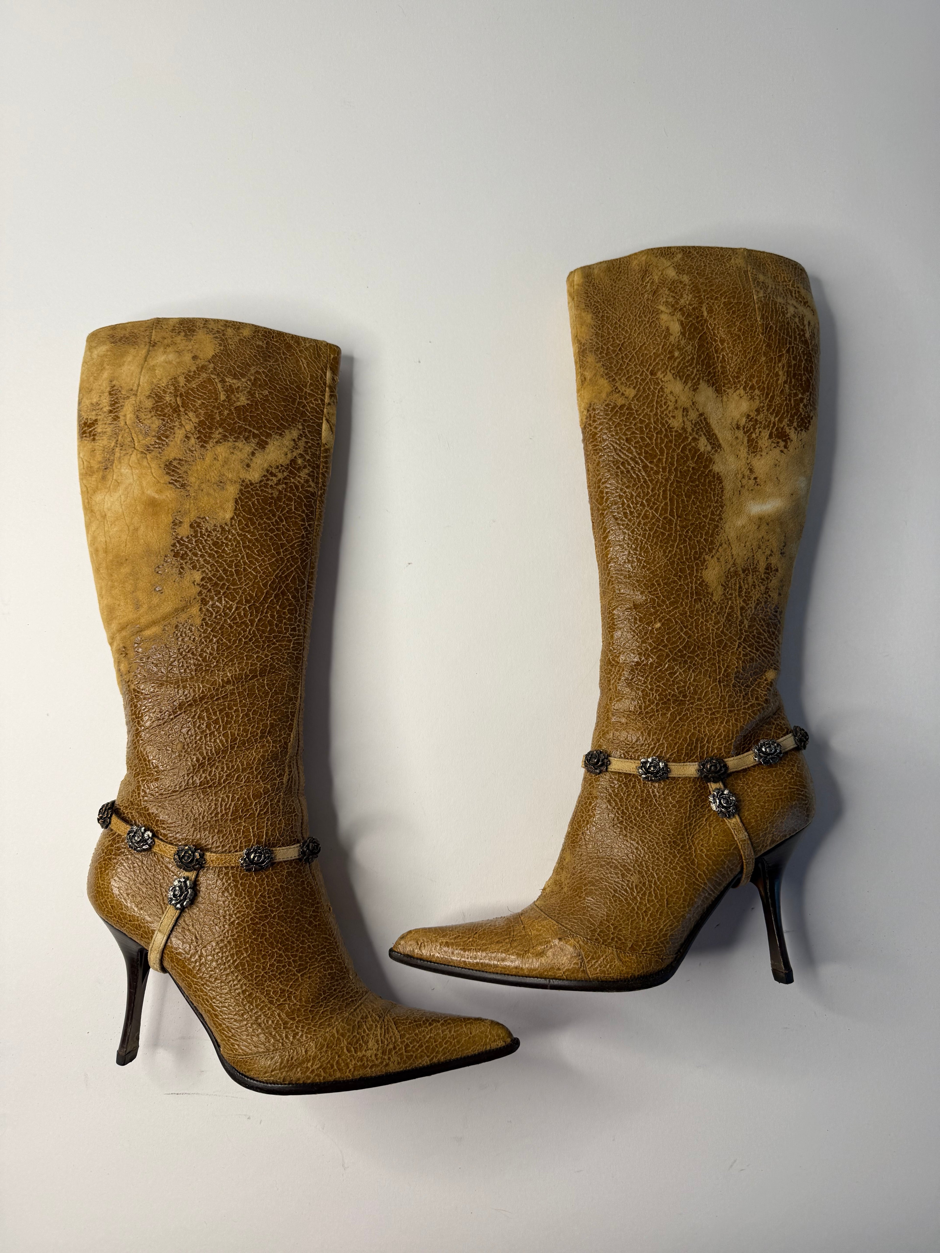Roberto Cavalli 2000s distressed tan boots