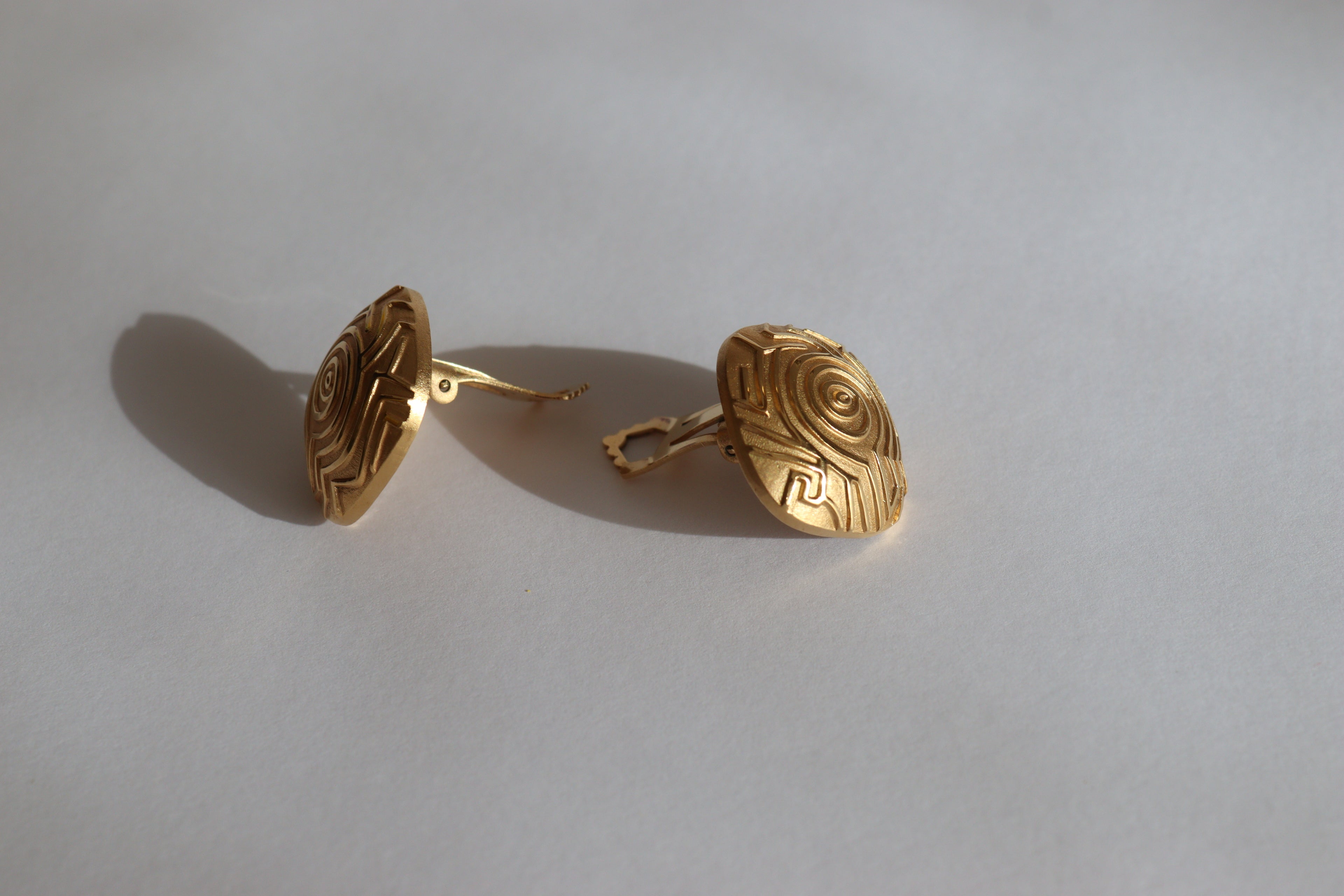 Lanvin gold clip earrings 90s