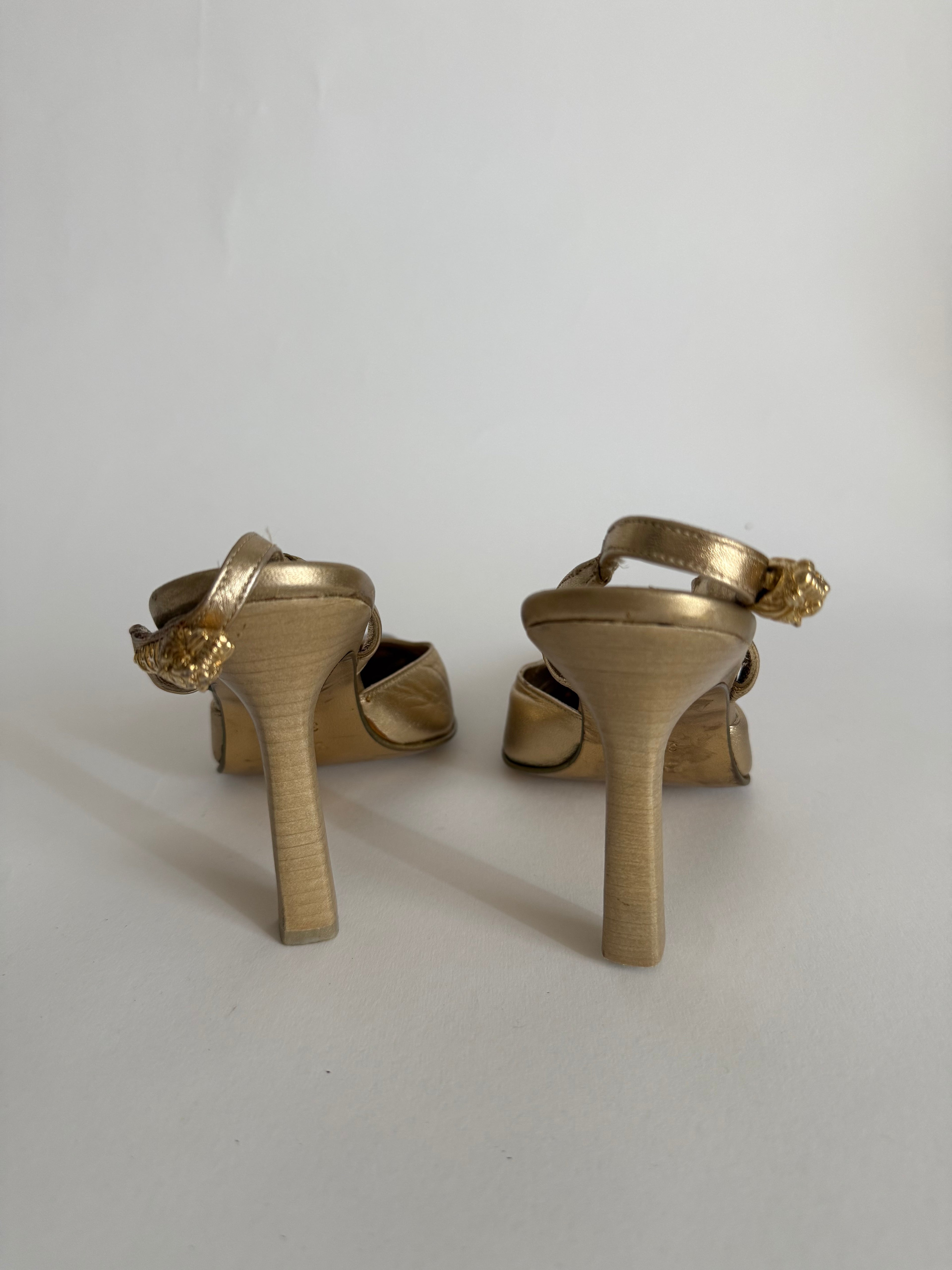 Gucci F/W 2000 gold tiger slingback