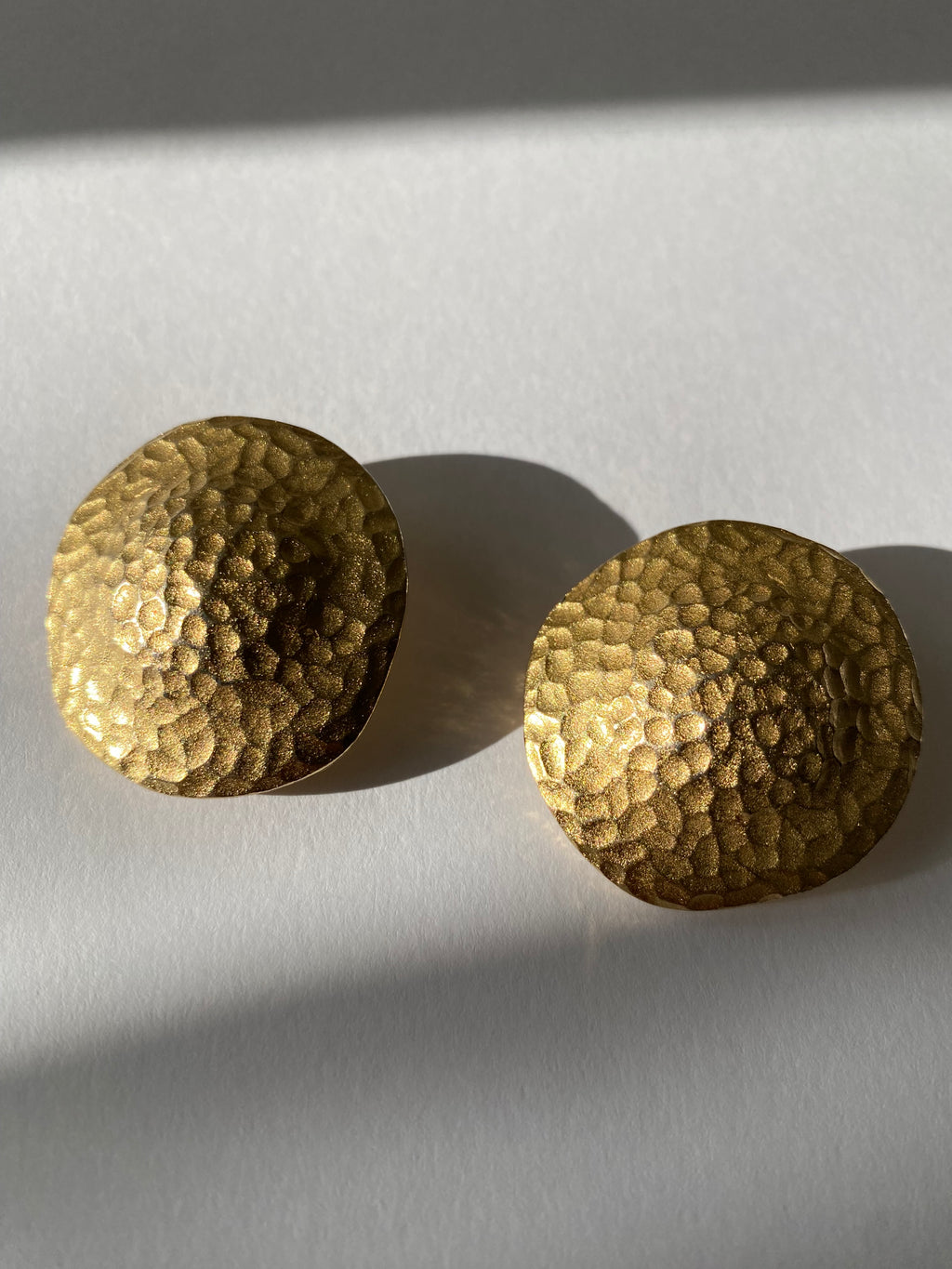 Givenchy gold clip earrings 90s