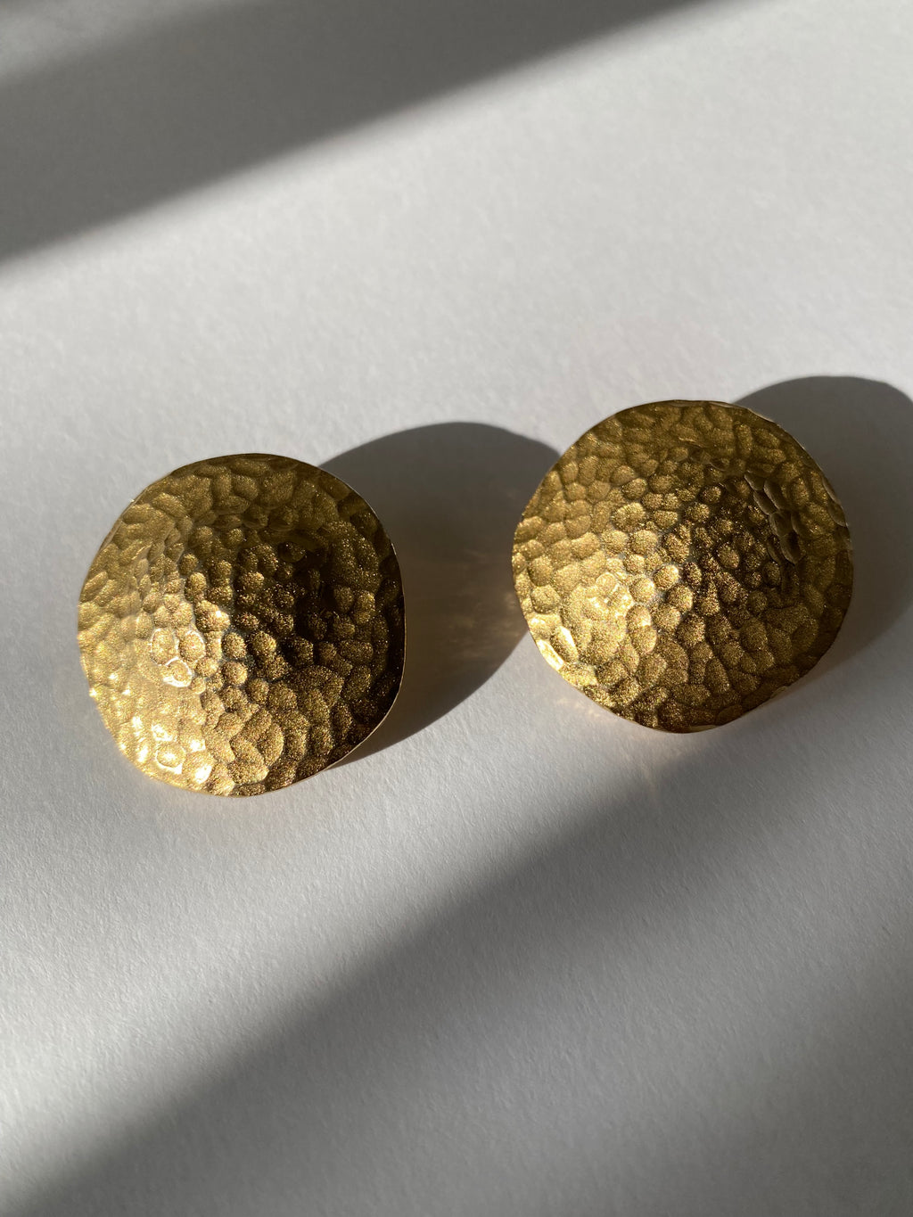 Givenchy gold clip earrings 90s