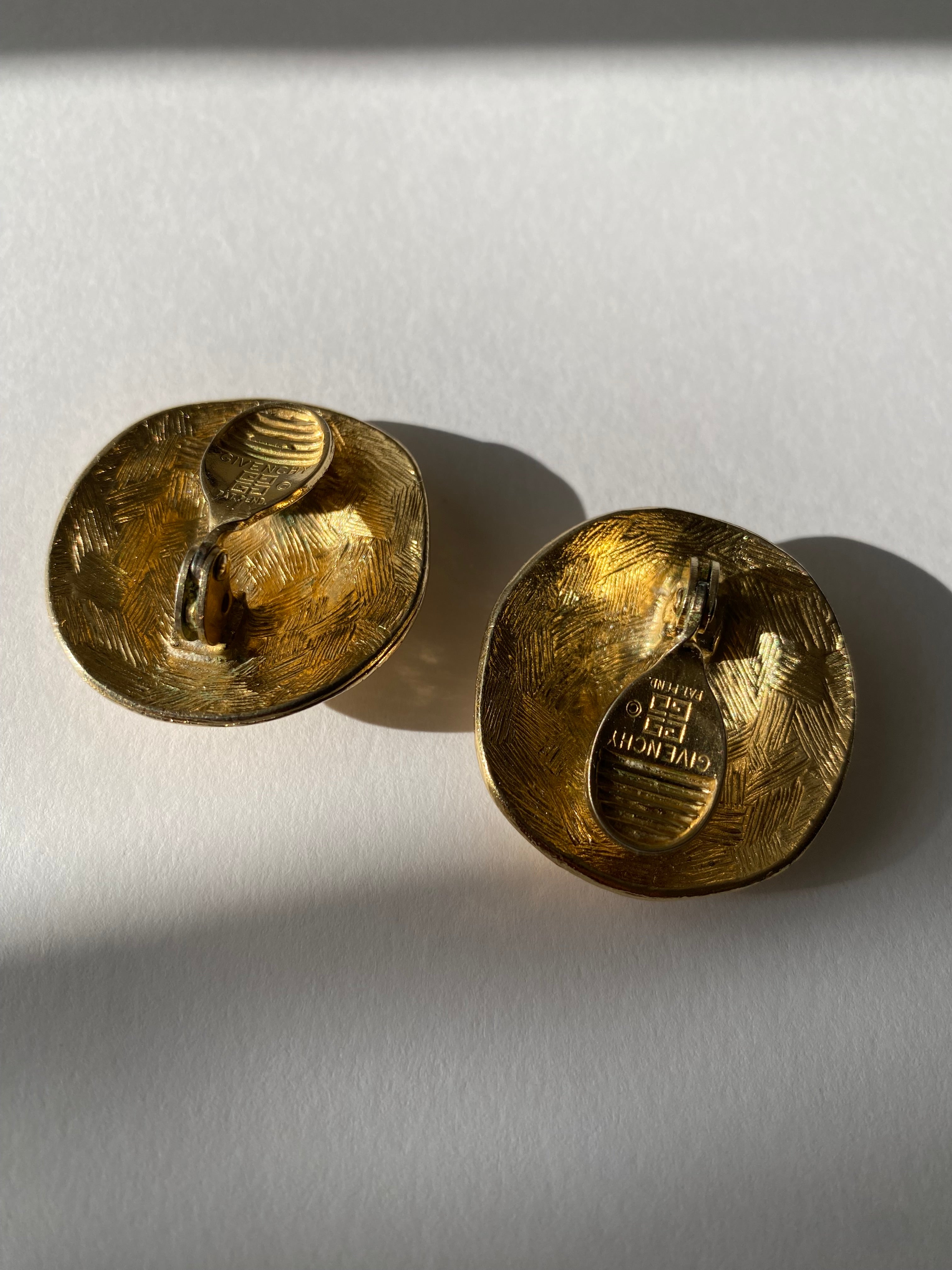 Givenchy gold clip earrings 90s