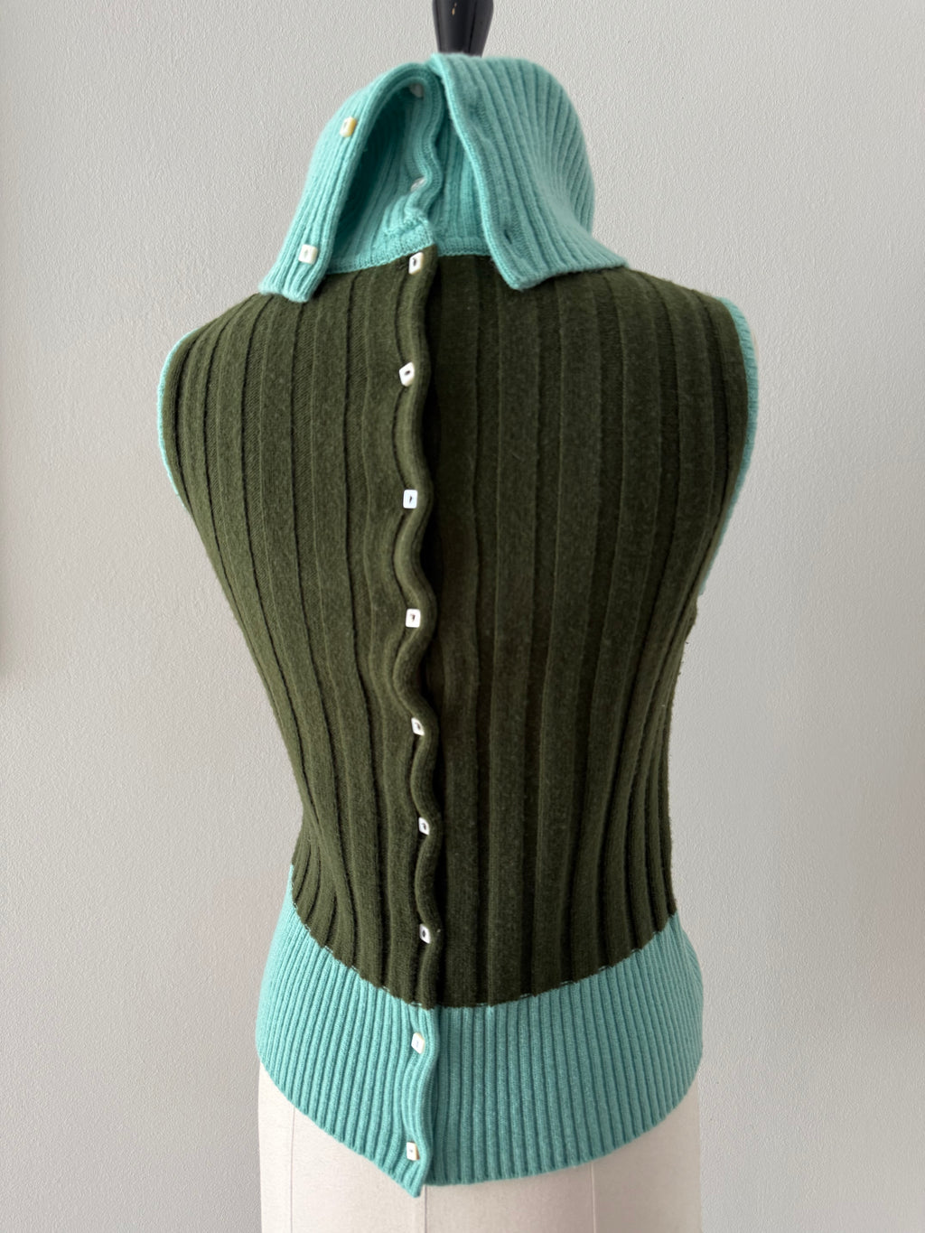 Gianni Versace FW 2000 Runway turtleneck