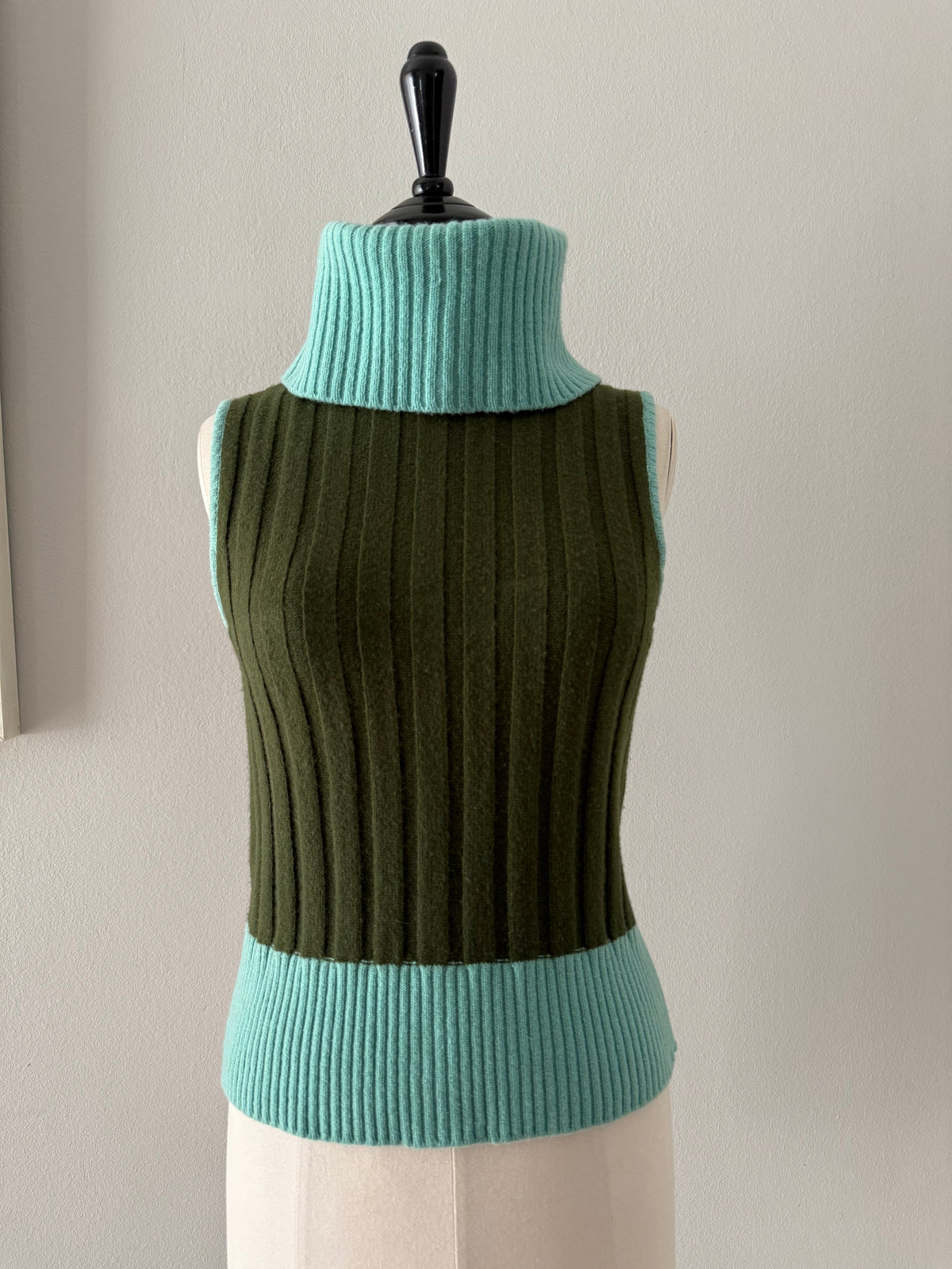 Gianni Versace FW 2000 Runway turtleneck
