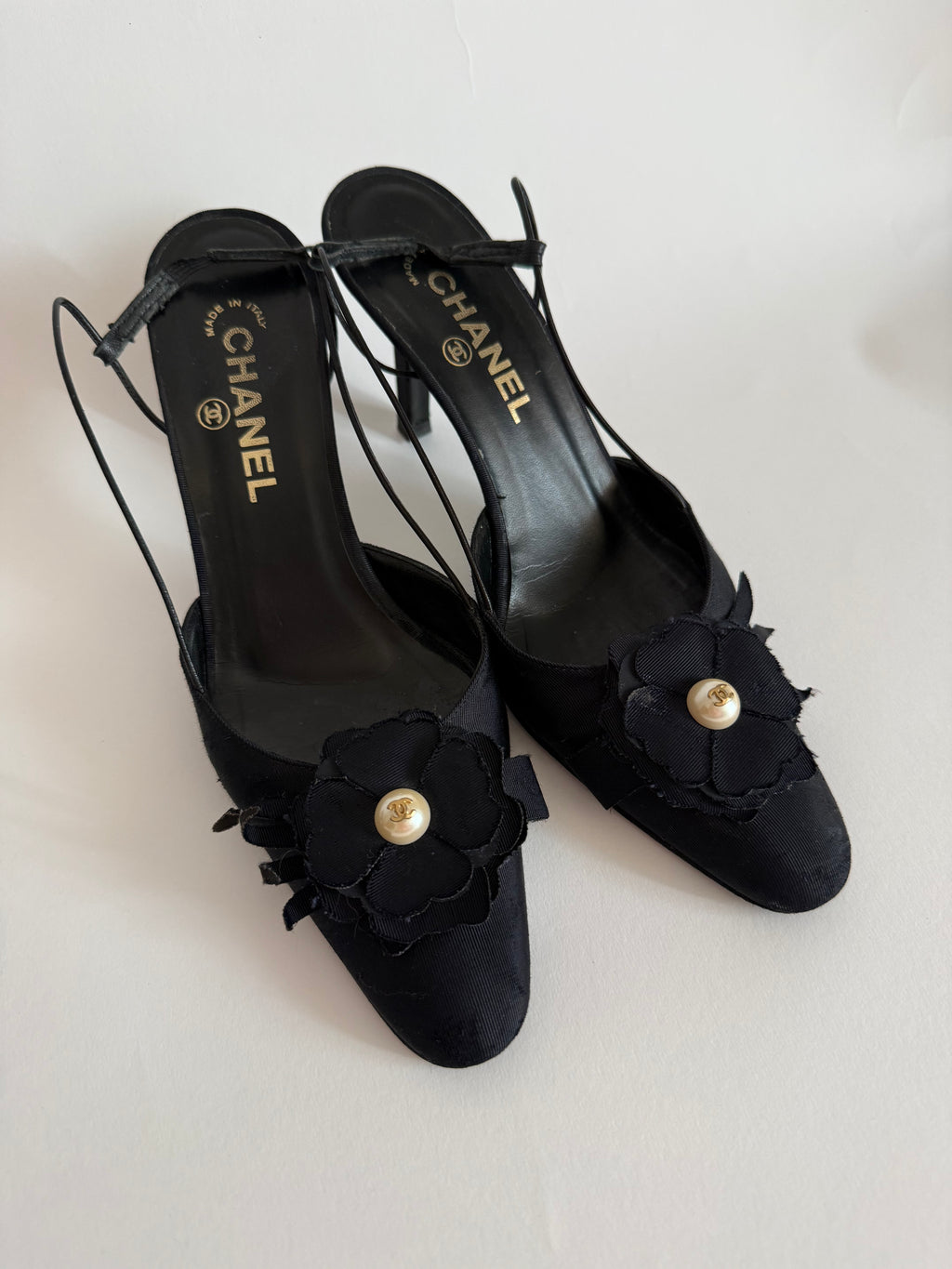 Chanel vintage slingback pearl CC
