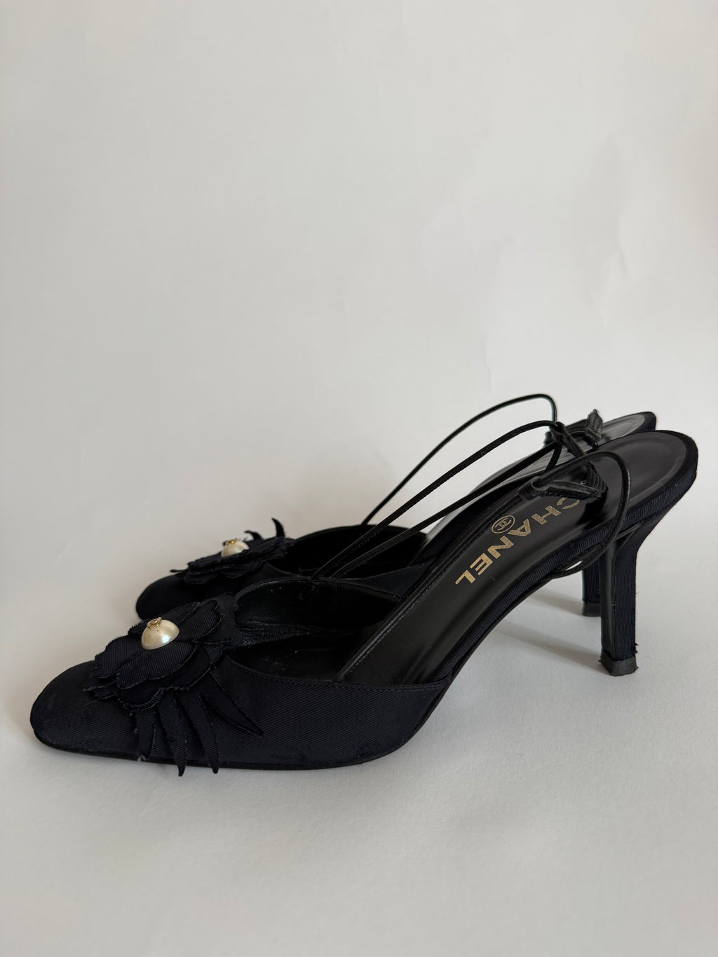 Chanel vintage slingback pearl CC
