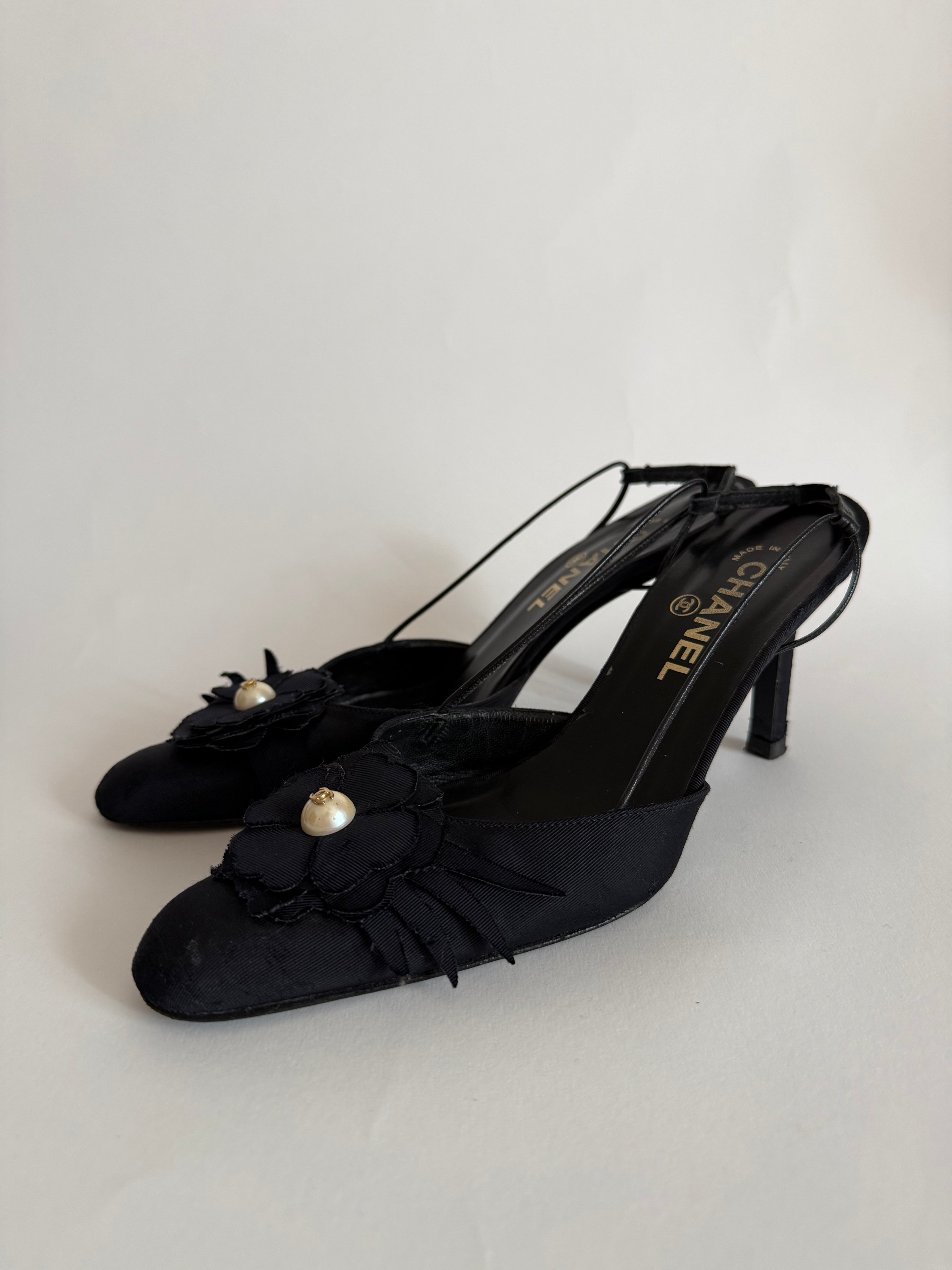 Chanel vintage slingback pearl CC