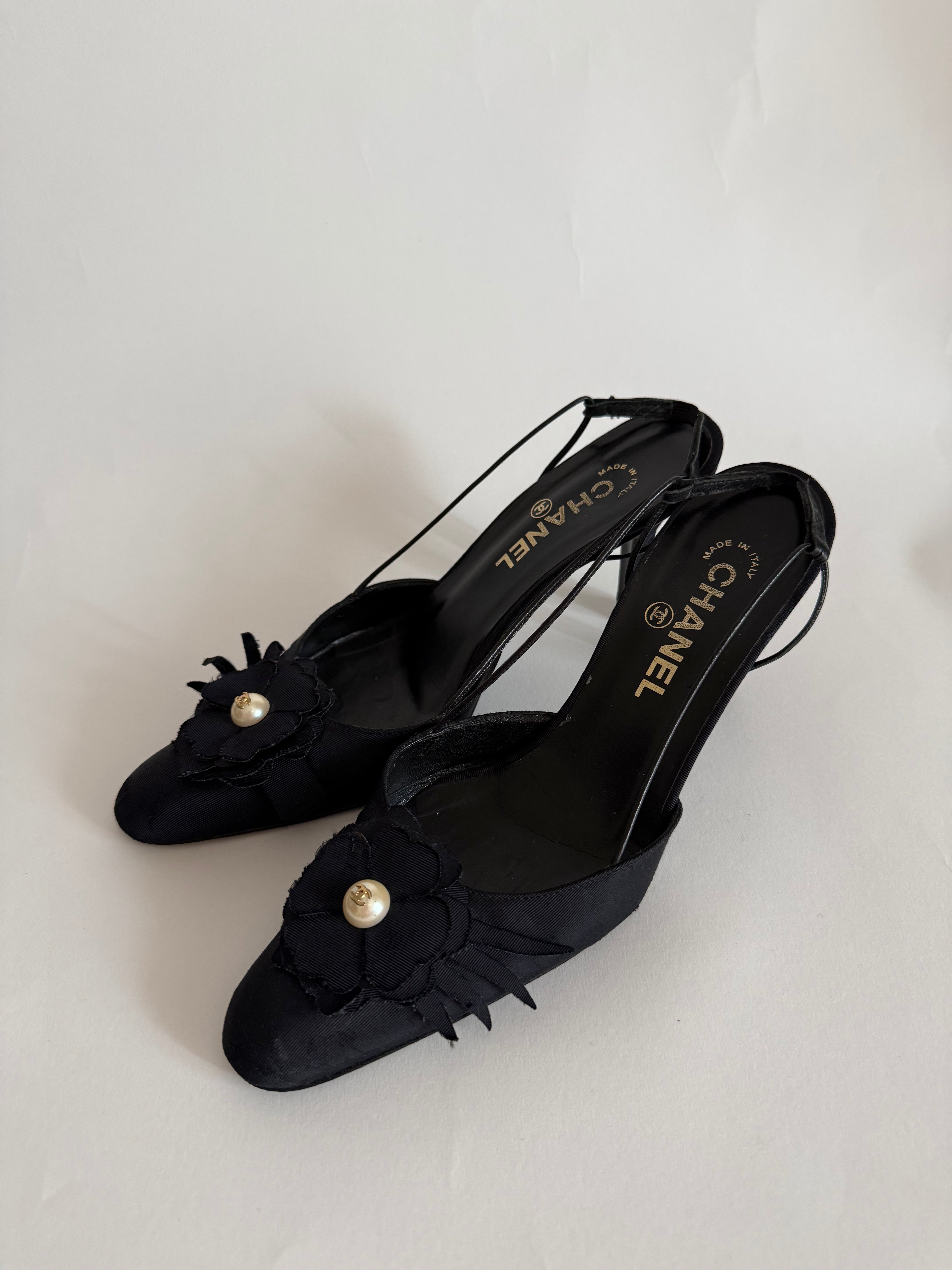 Chanel vintage slingback pearl CC