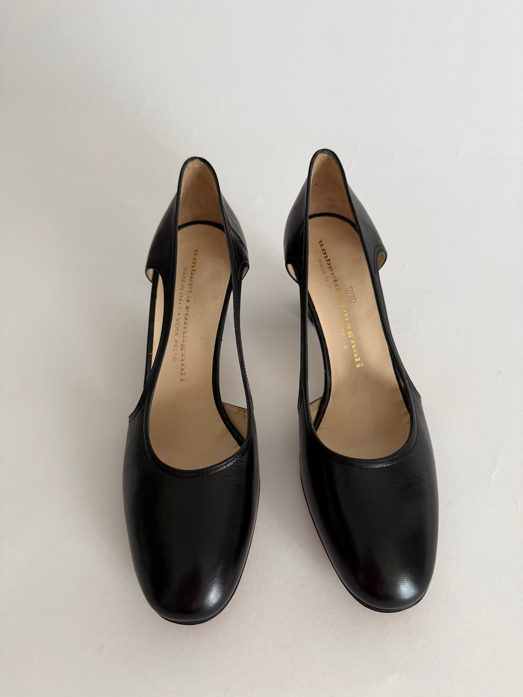 Black heels cut out leather