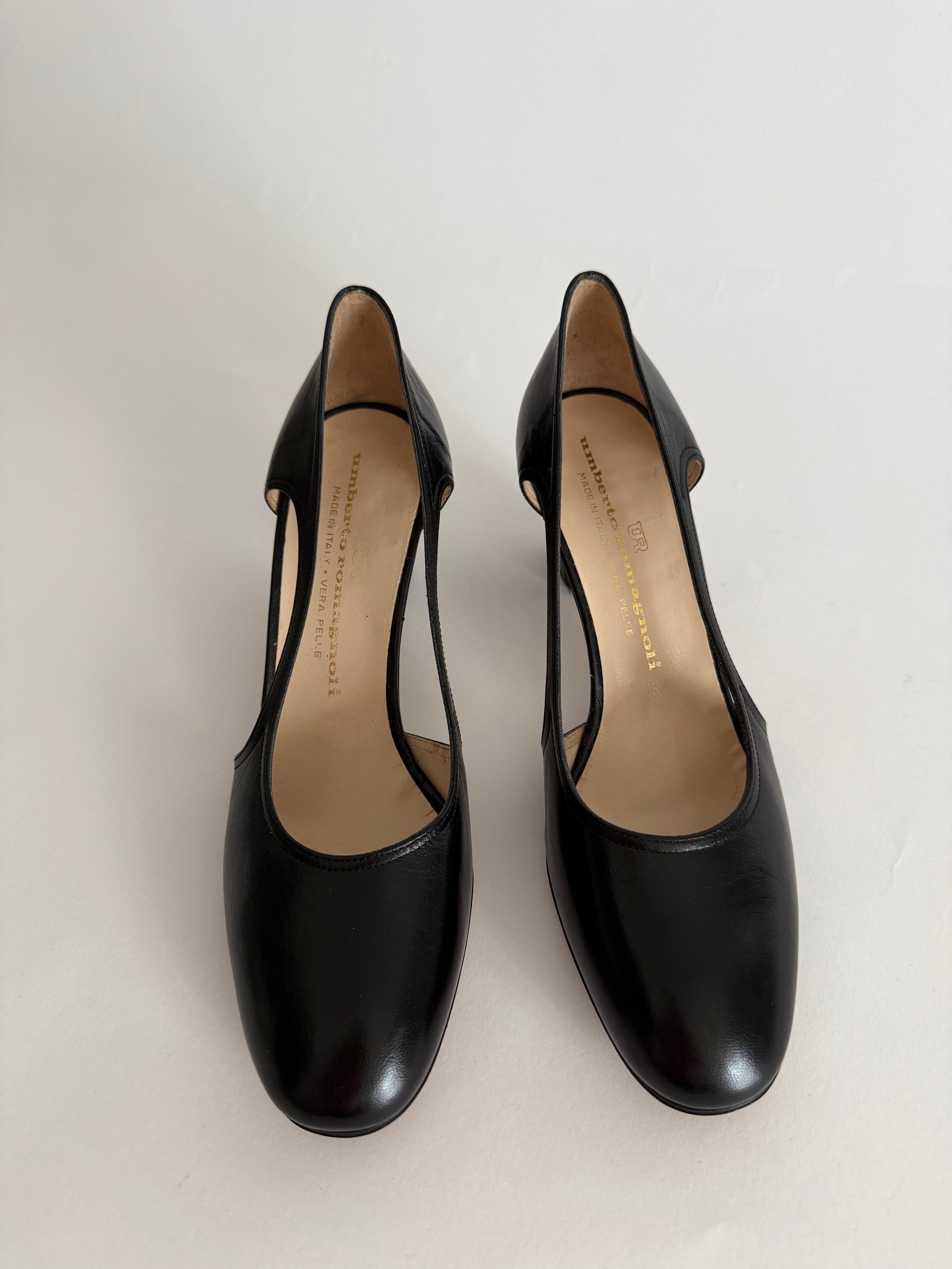 Black heels cut out leather