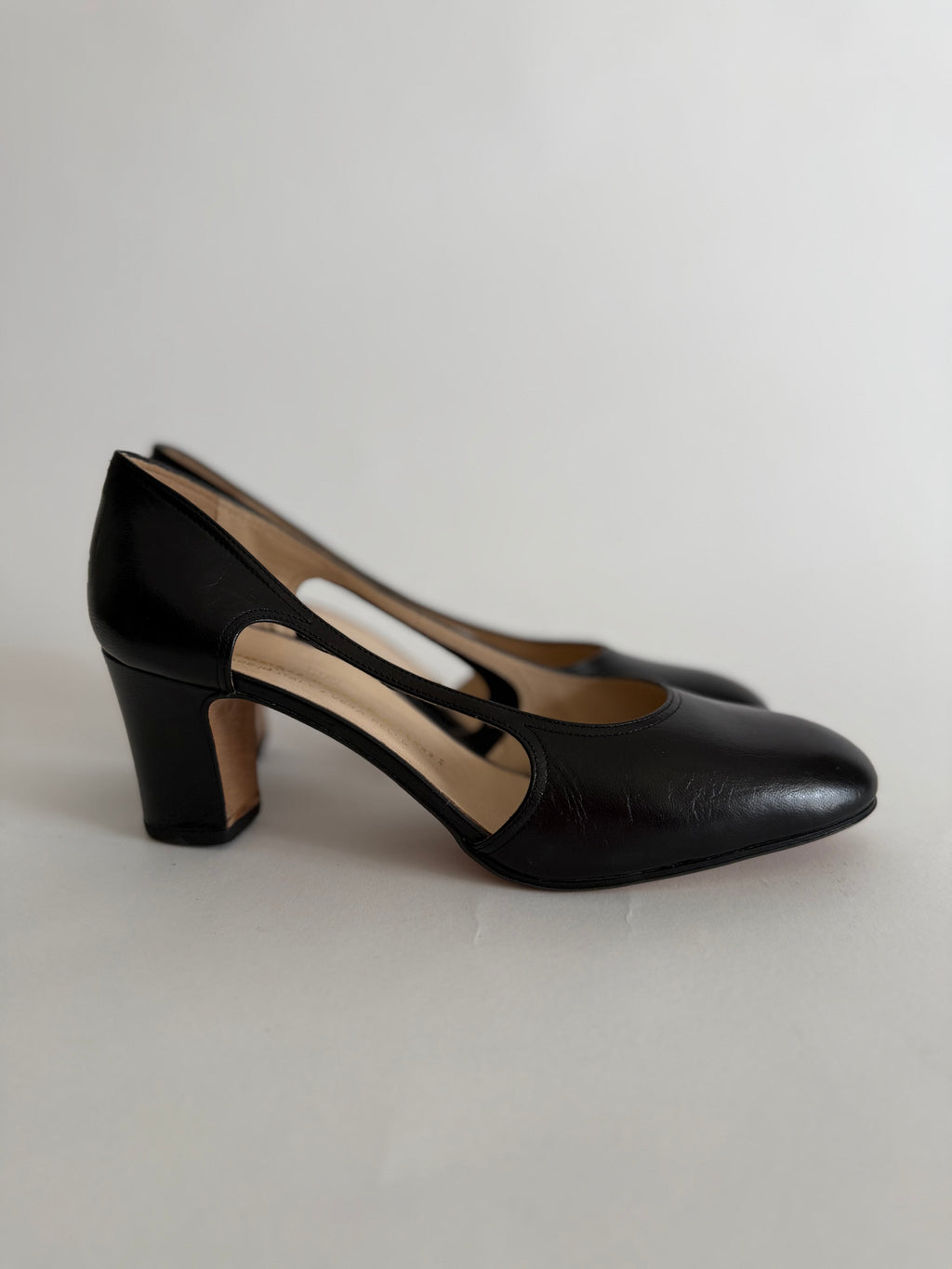 Black heels cut out leather